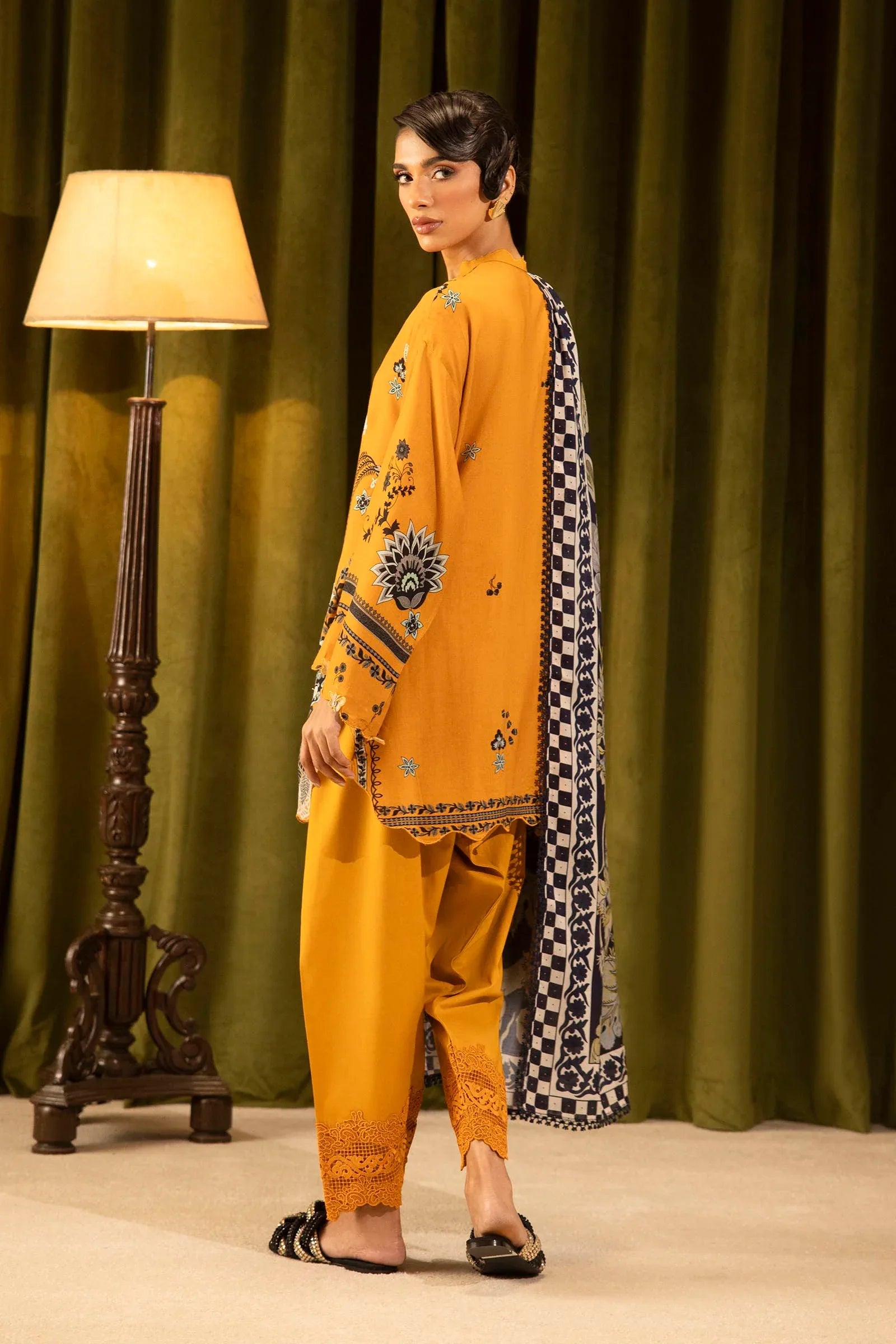 Sana Safinaz | Muzlin Winter 25 | 020A - Rang-e-Khaas