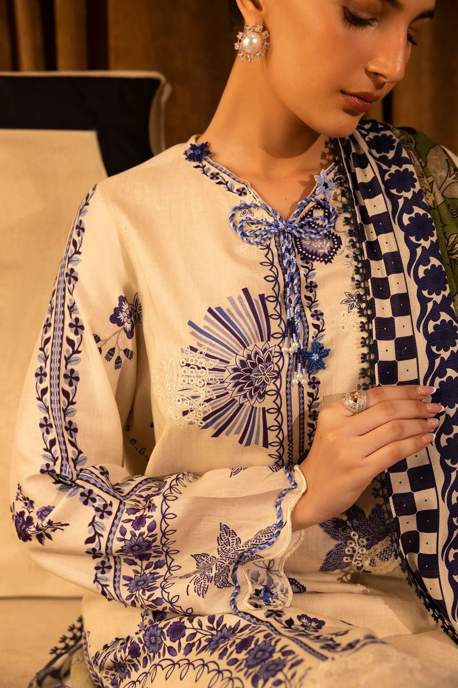 Sana Safinaz | Muzlin Winter 25 | 020B - Rang-e-Khaas