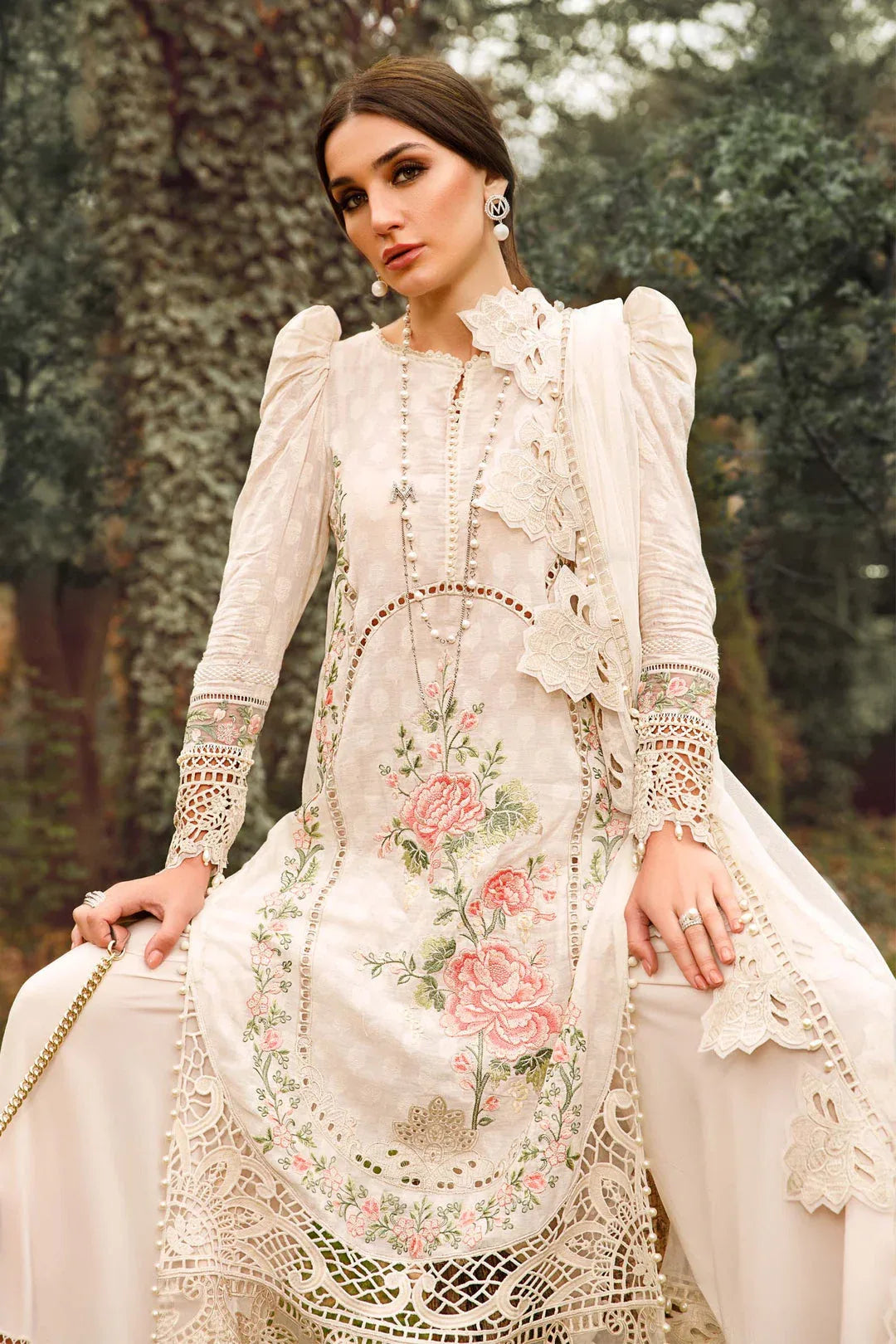 MARIA B EMBROIDED LAWN  D-2302-A - Rang-e-Khaas