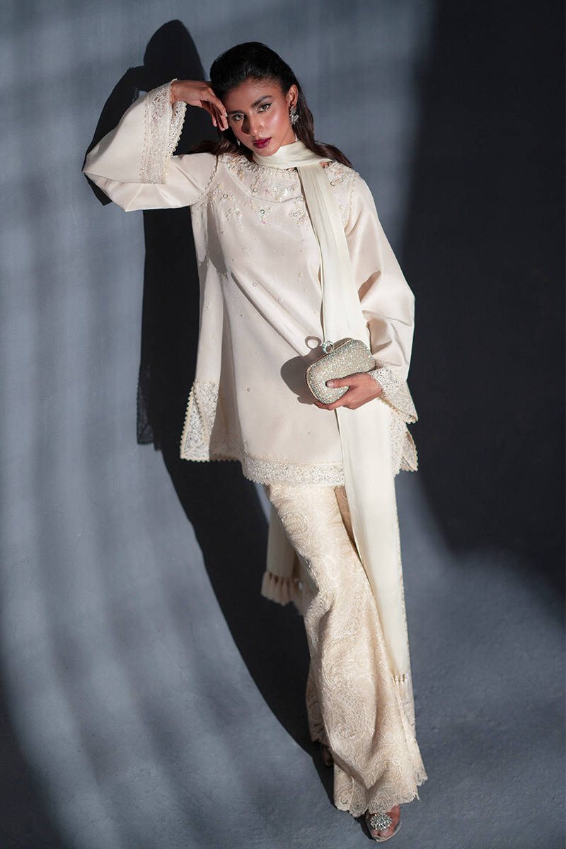 MNR | Chai Coffee Luxury Pret | Saffron Pearl - Rang-e-Khaas