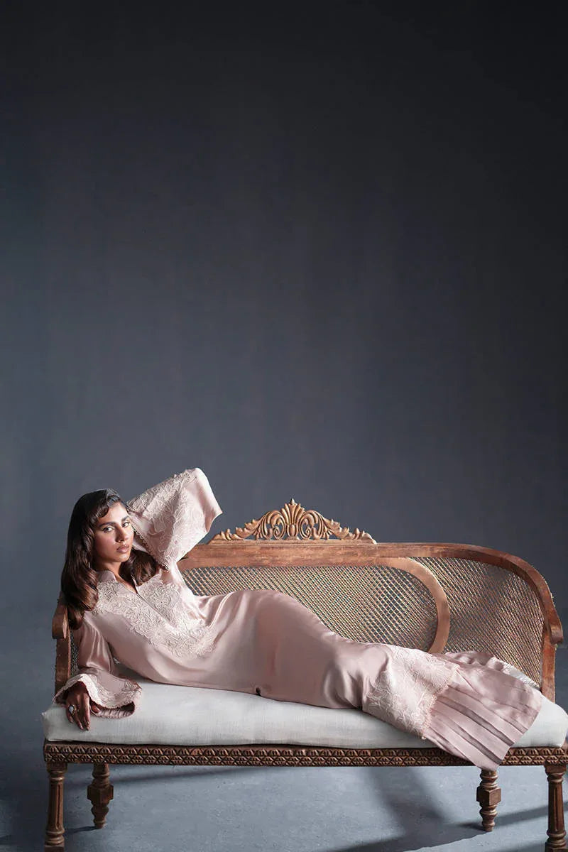 MNR | Chai Coffee Luxury Pret | Tea Rose - Rang-e-Khaas