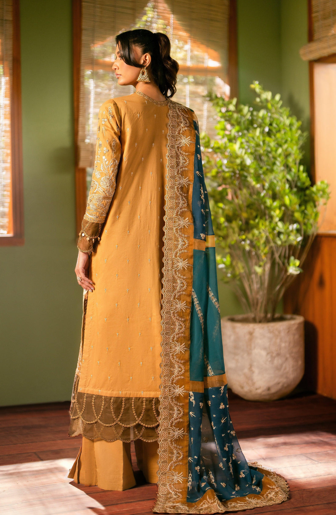 Maryum N Maria | Luxury Lawn 24 | Heba - Rang-e-Khaas