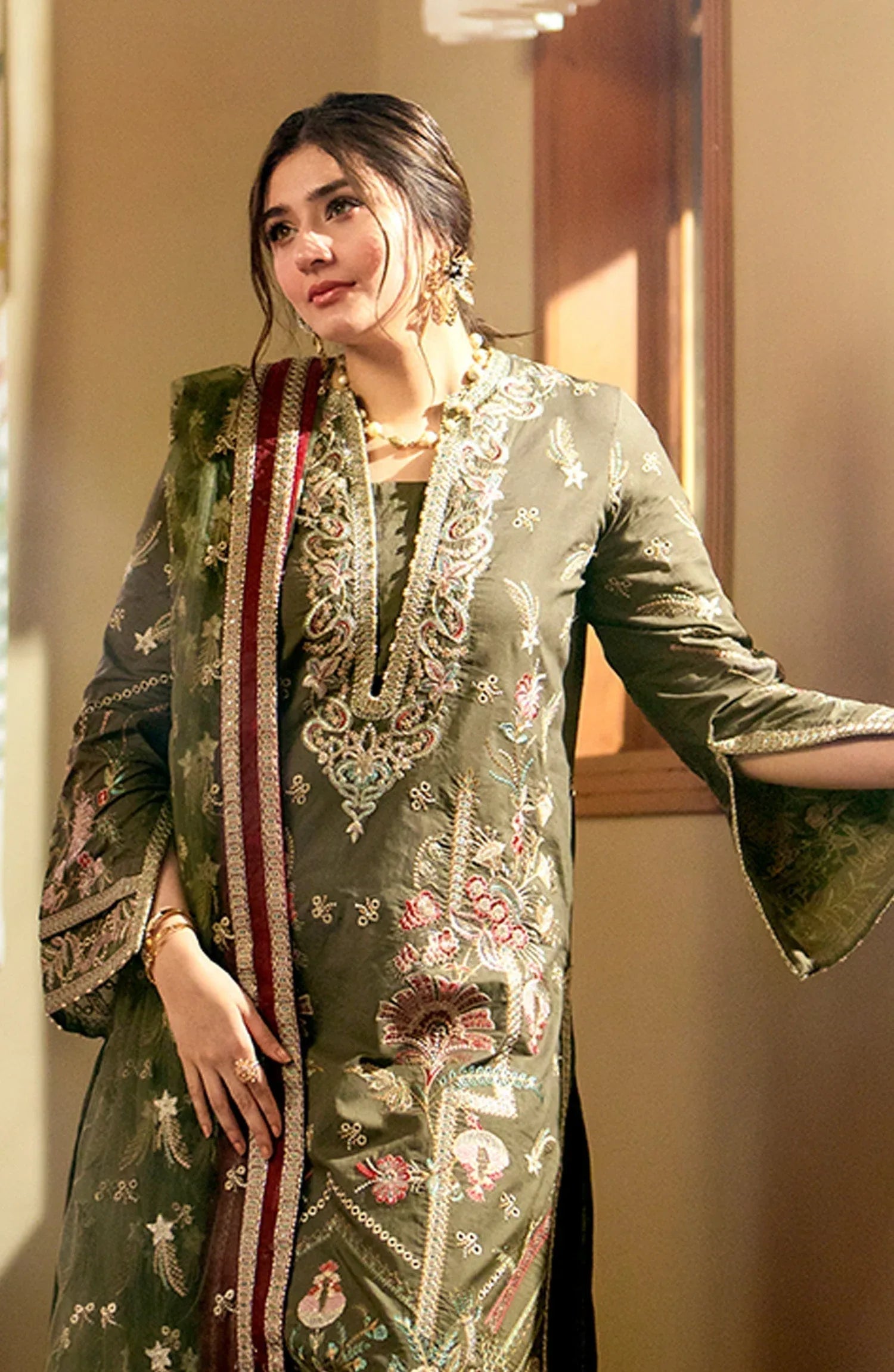 Maryum N Maria | Luxury Lawn 24 | Amira - Rang-e-Khaas