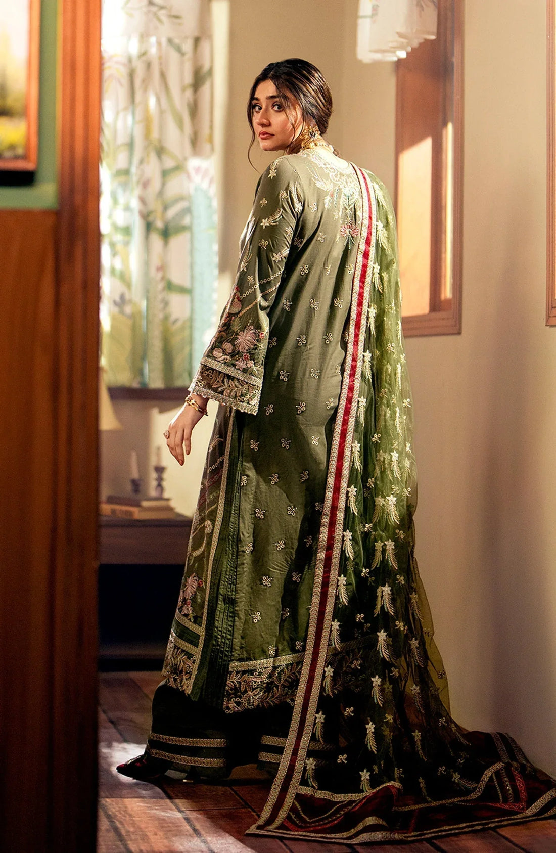 Maryum N Maria | Luxury Lawn 24 | Amira - Rang-e-Khaas