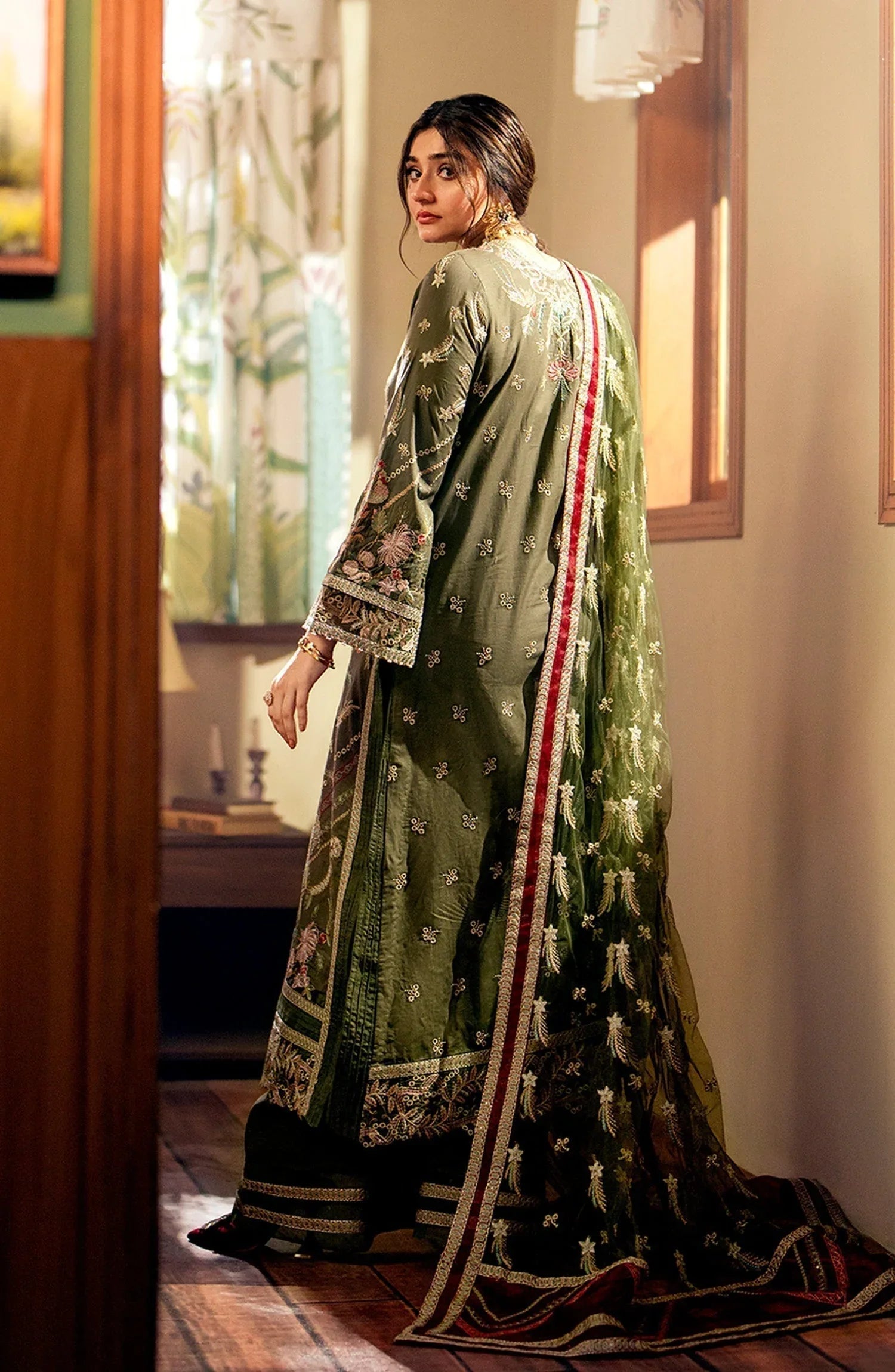 Maryum N Maria | Luxury Lawn 24 | Amira - Rang-e-Khaas
