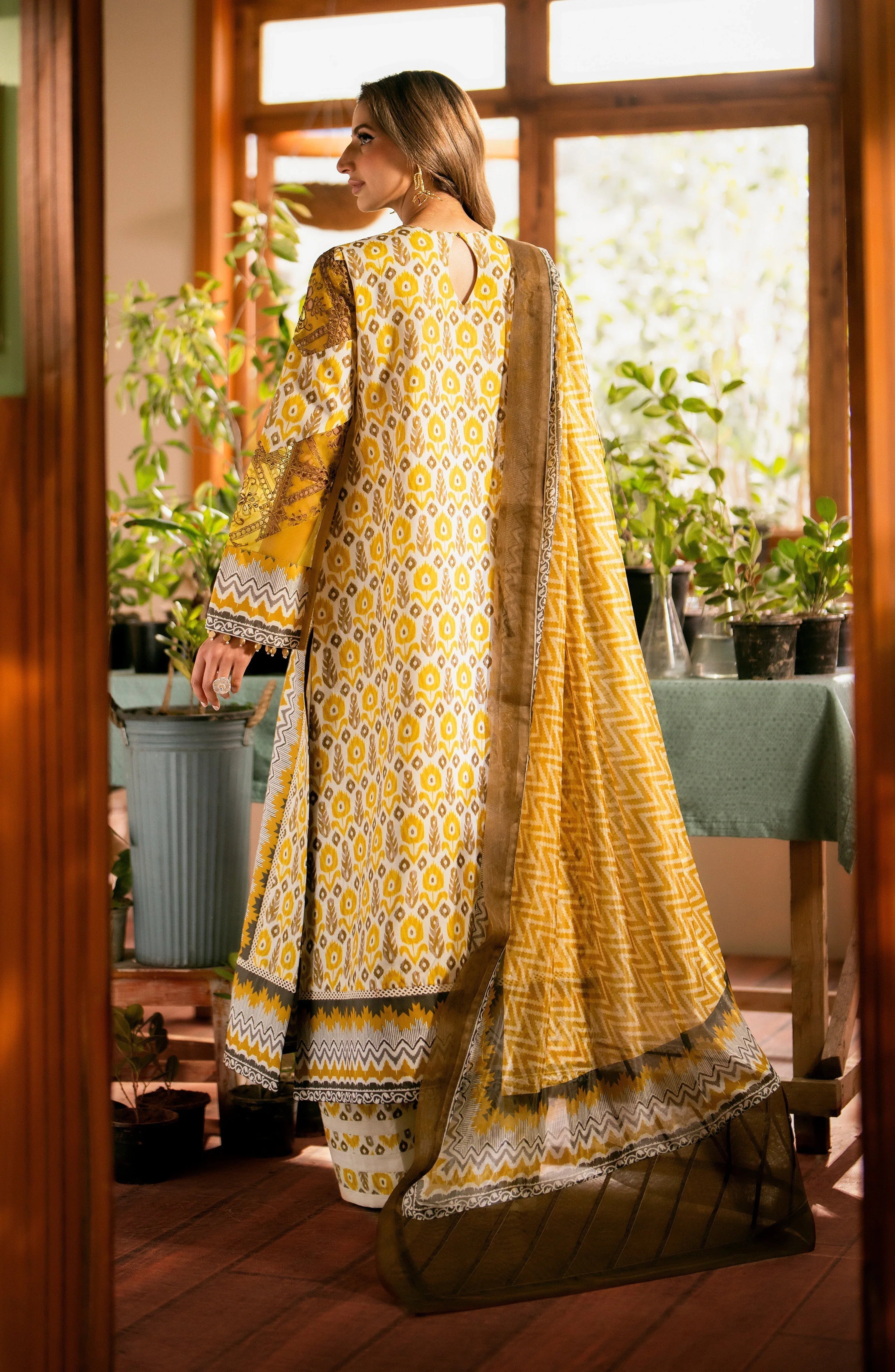 Maryum N Maria | Luxury Lawn 24 | Layla - Rang-e-Khaas