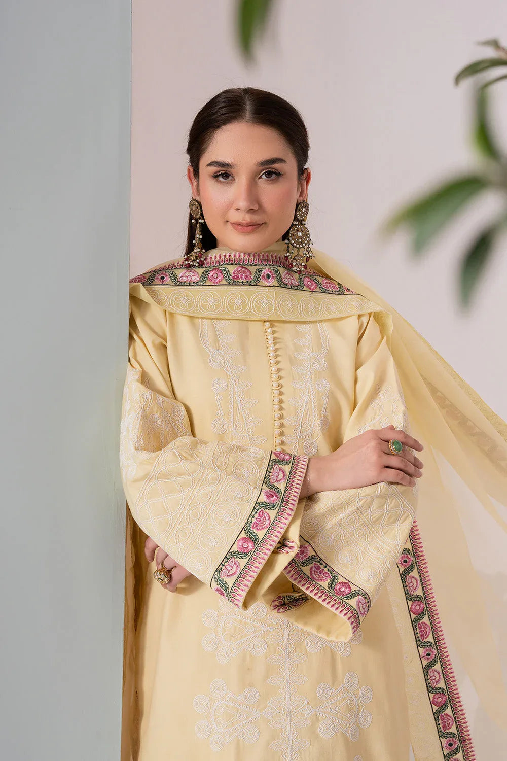 Maryum N Maria | Zuhur 25 | ELLA - Rang-e-Khaas