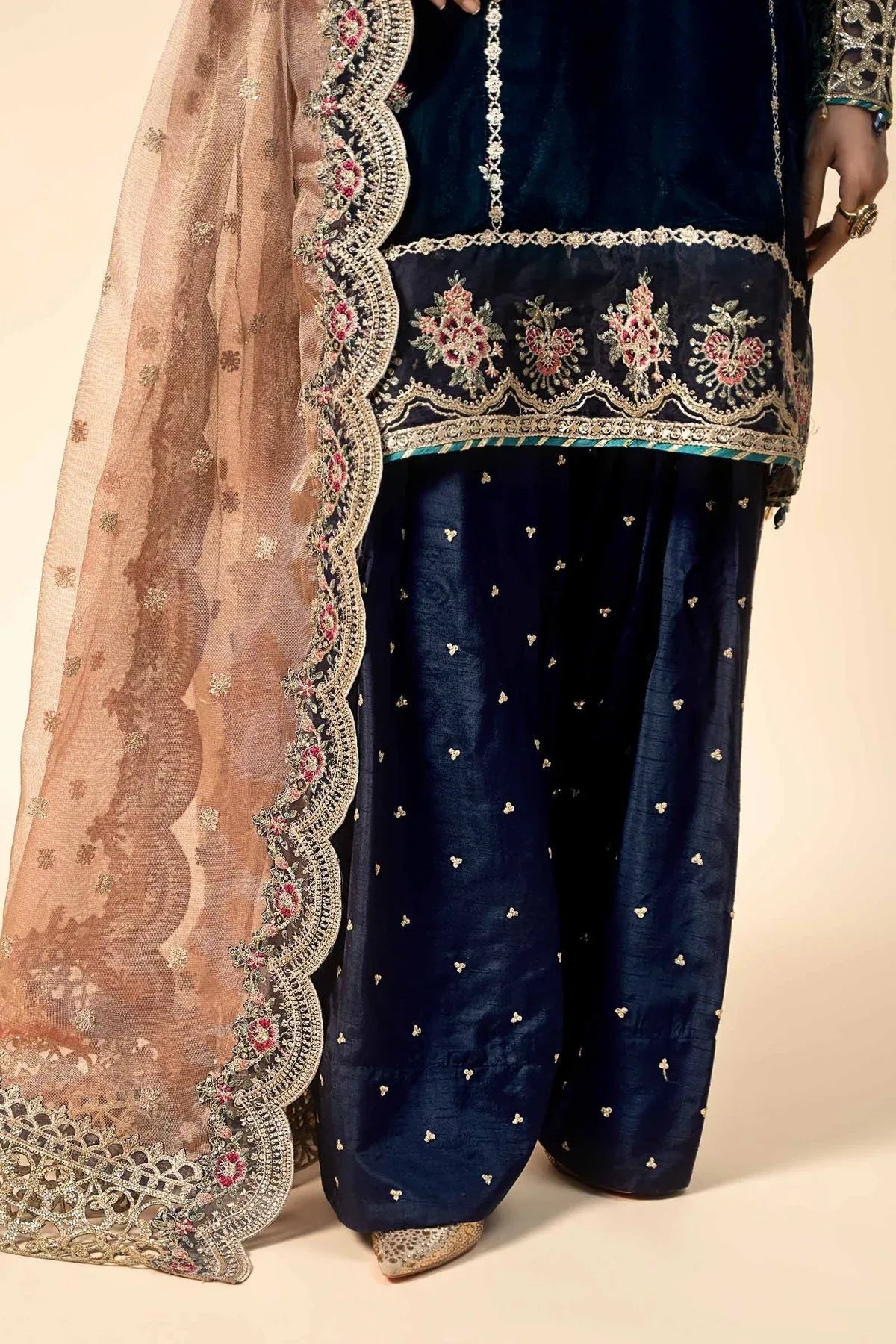 Maria B | Formal Wears | Velvet Suit | SF-W24-80 - Rang-e-Khaas
