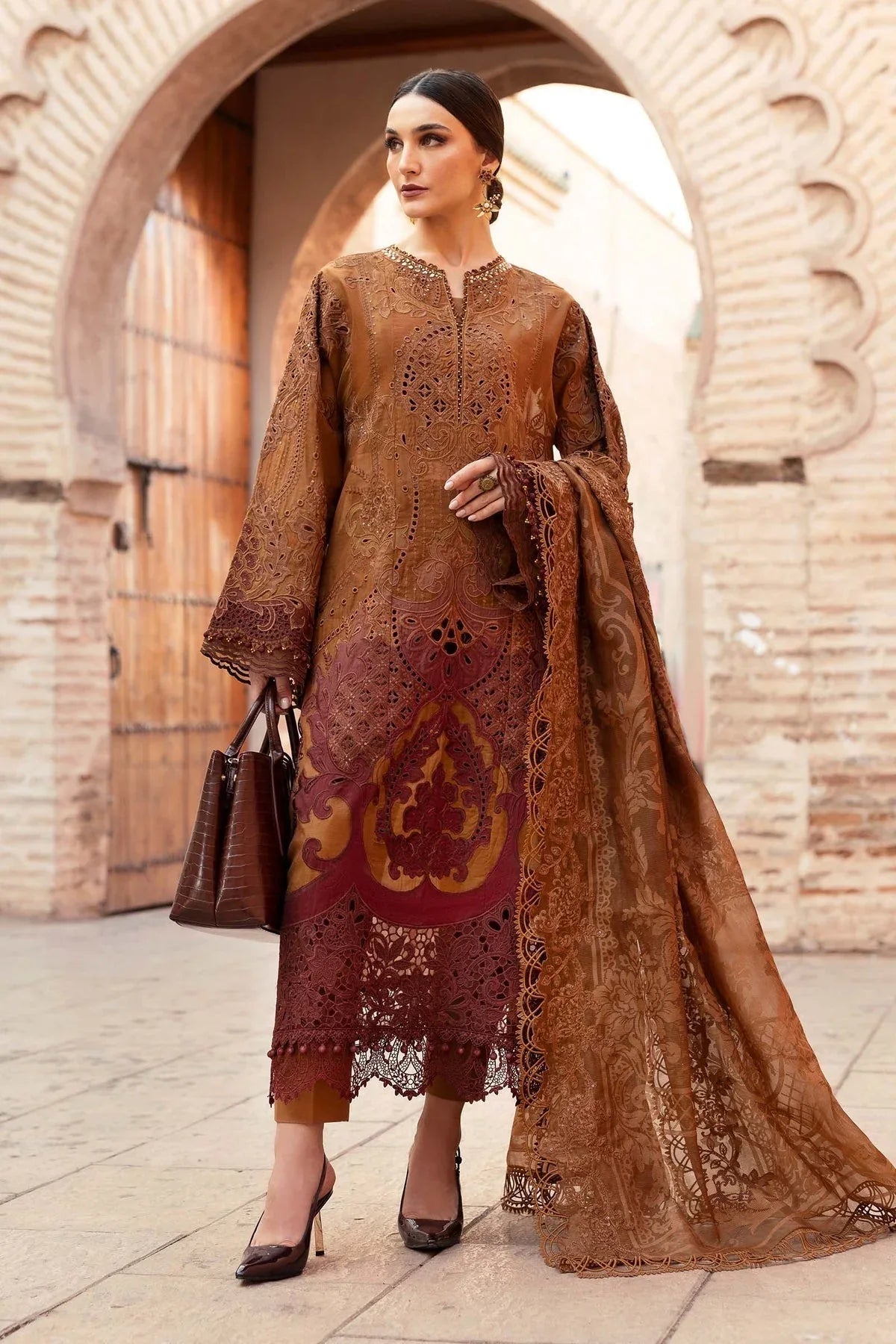 Maria B | Luxury Lawn 25 | D-2501-B - Rang-e-Khaas