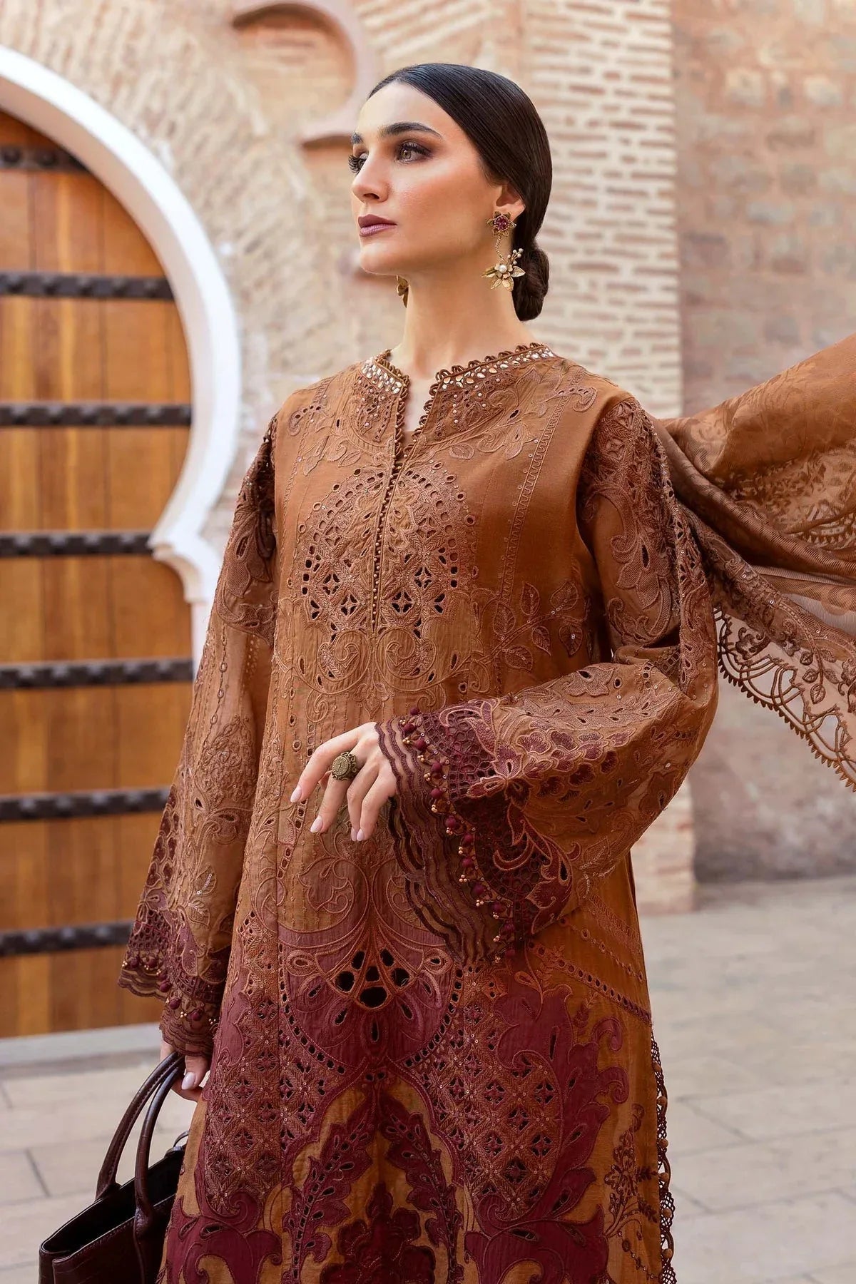 Maria B | Luxury Lawn 25 | D-2501-B - Rang-e-Khaas