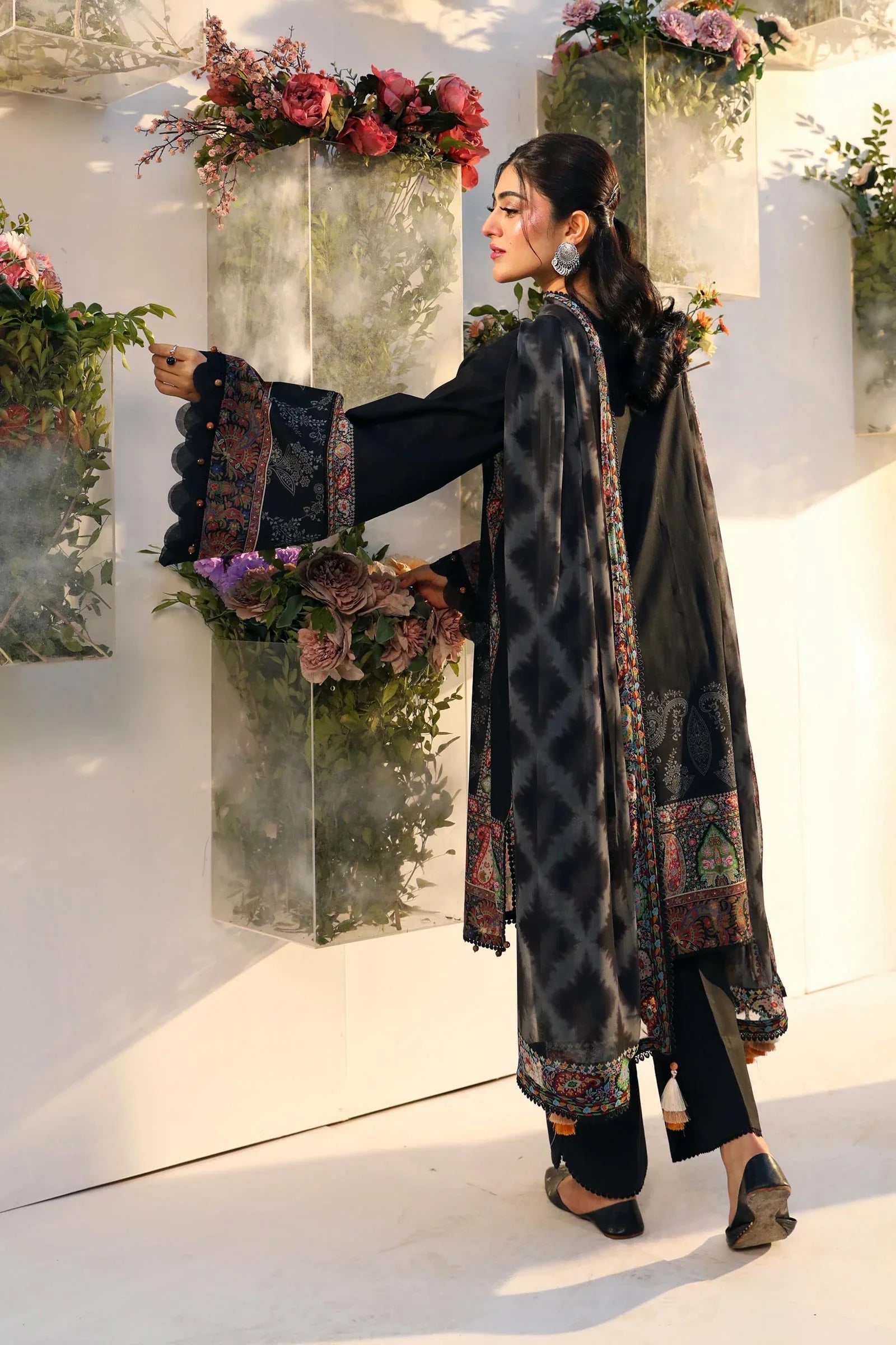 Maria B | M Basic Summer Lawn 25 | MB-CUS25-703A - Rang-e-Khaas