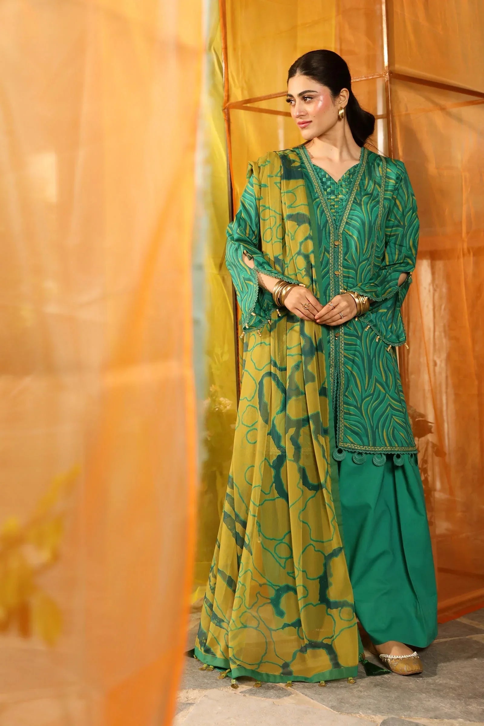 Maria B | M Basic Summer Lawn 25 | MB-CUS25-704A - Rang-e-Khaas