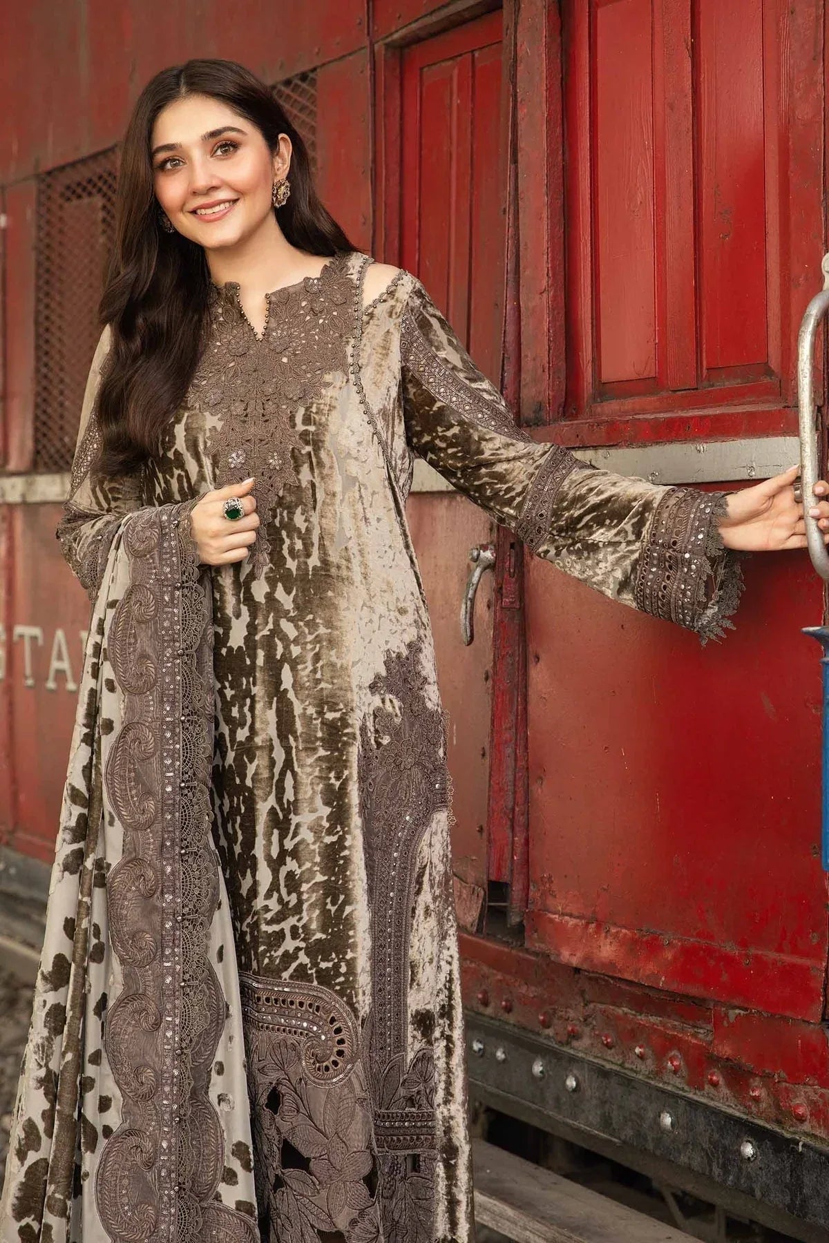 Maria B | Winter Luxe 24 | DL-1201 - Rang-e-Khaas