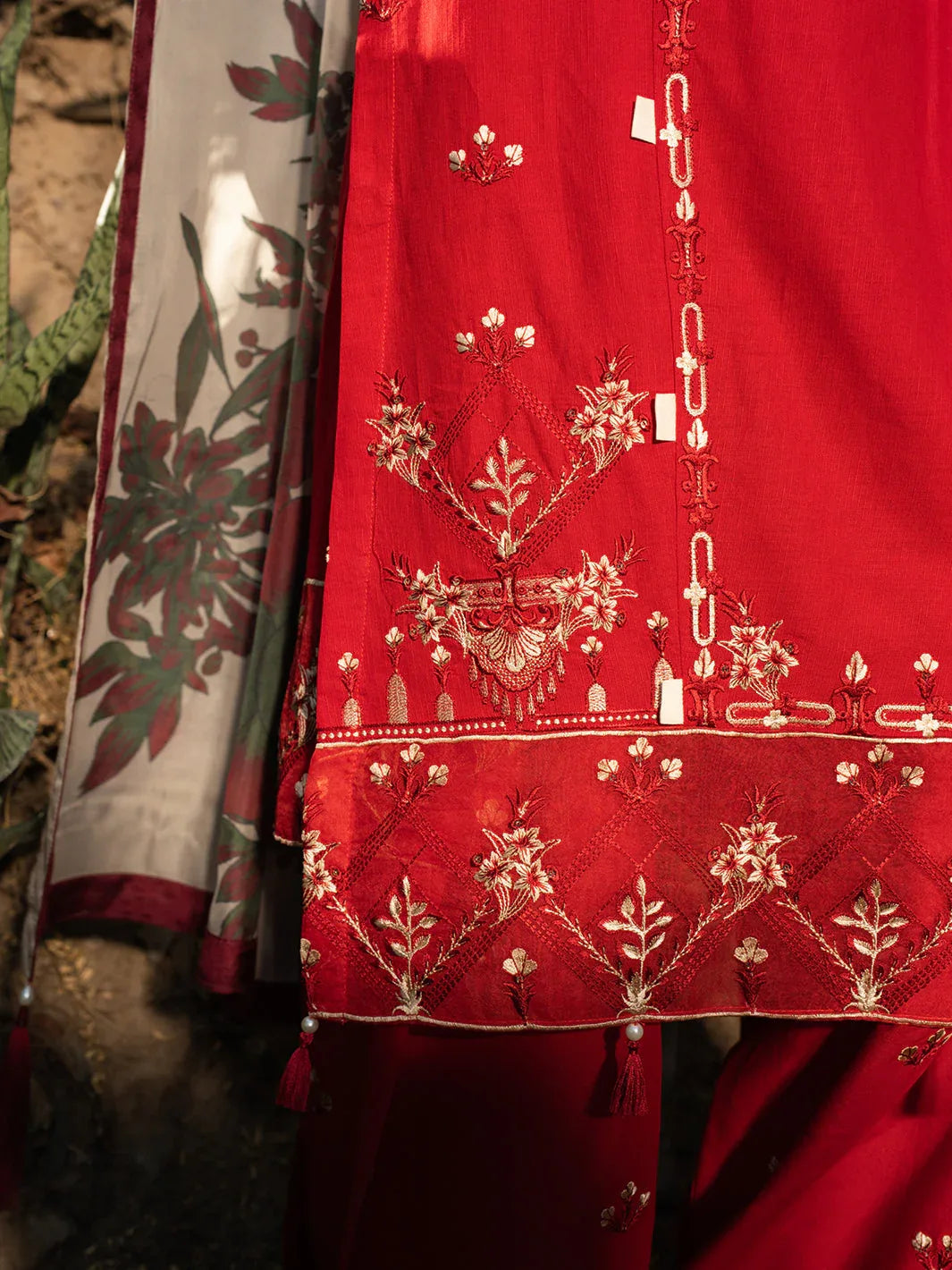 Hemstitch | The Garden Lawn | Midnight Rose - Rang-e-Khaas