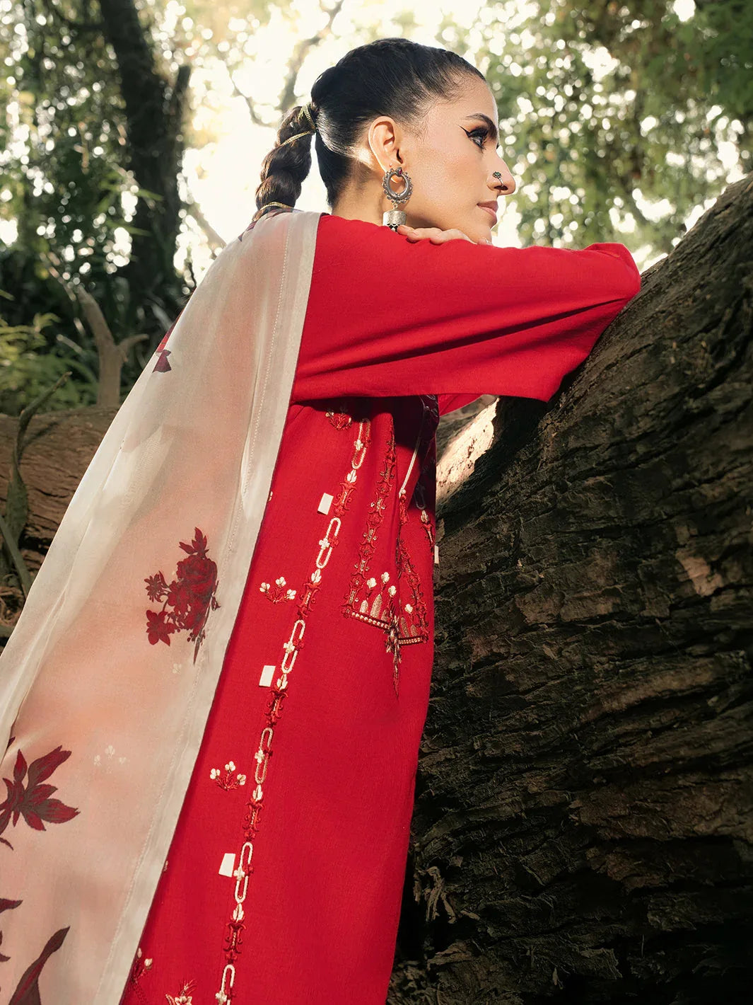 Hemstitch | The Garden Lawn | Midnight Rose - Rang-e-Khaas