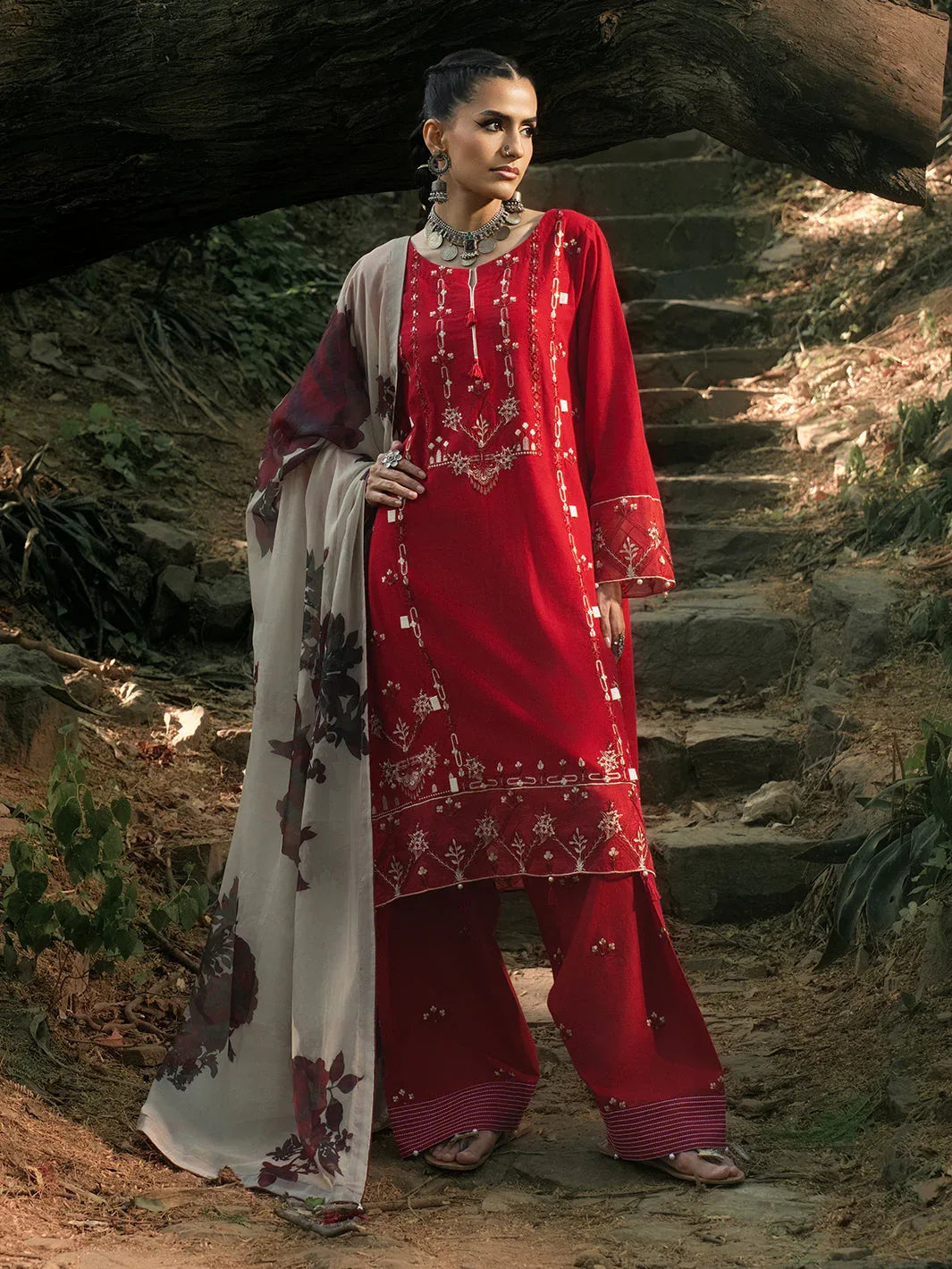 Hemstitch | The Garden Lawn | Midnight Rose - Rang-e-Khaas