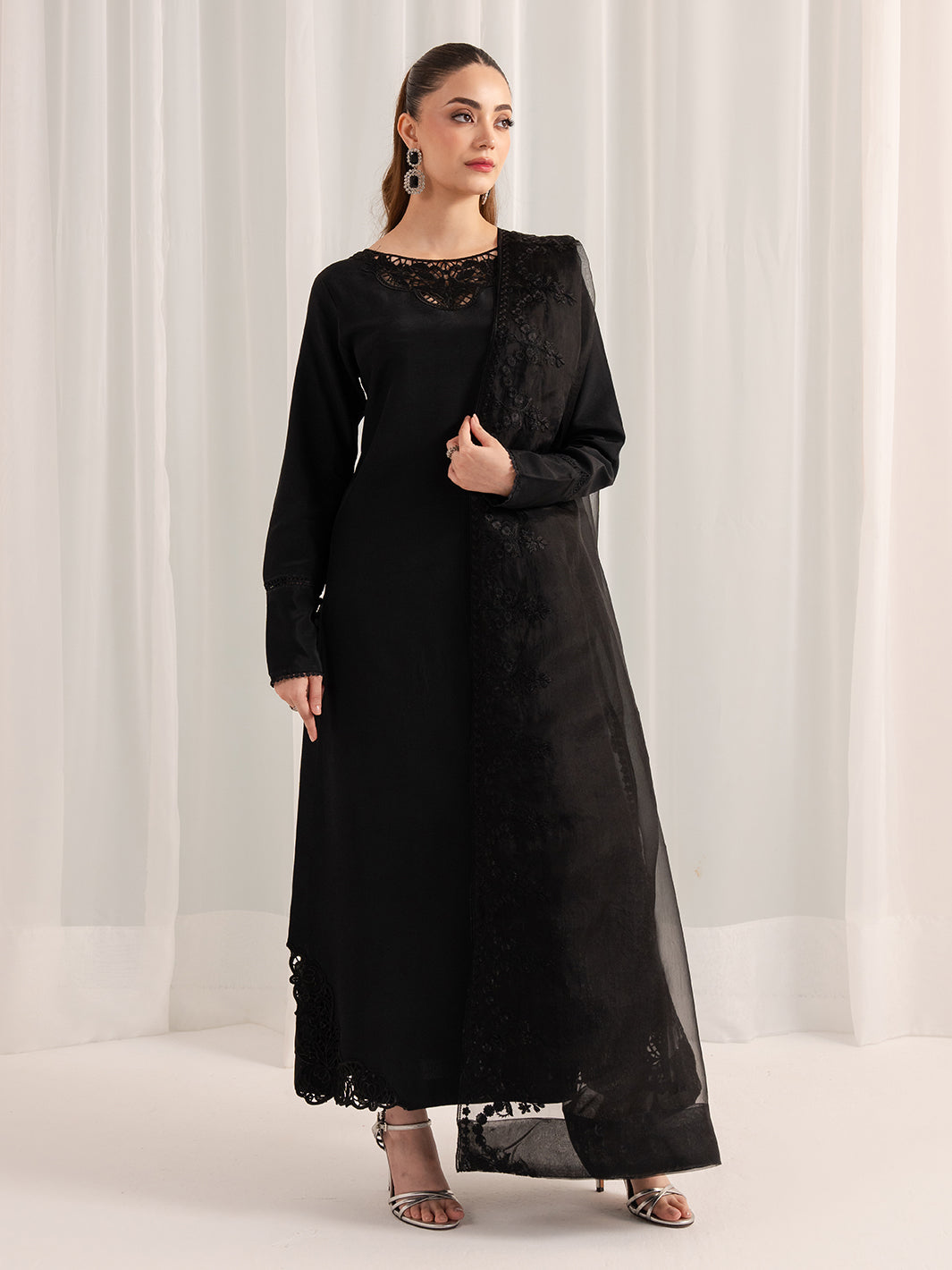 Izel | The Silk Chapter | Minuit