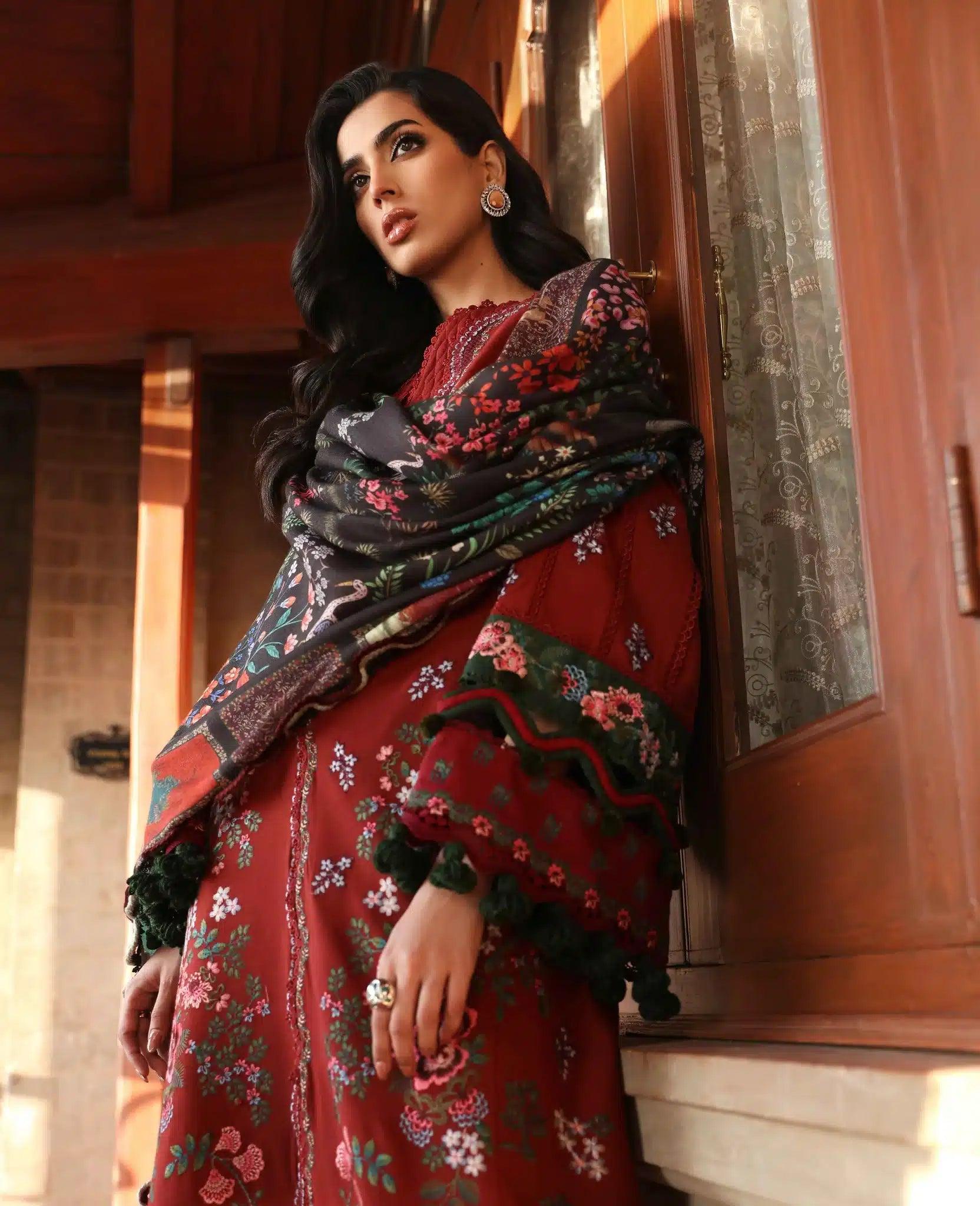 Republic Womenswear | Noemei Luxury Shawl 23 | NWU23-D3-B - Rang-e-Khaas