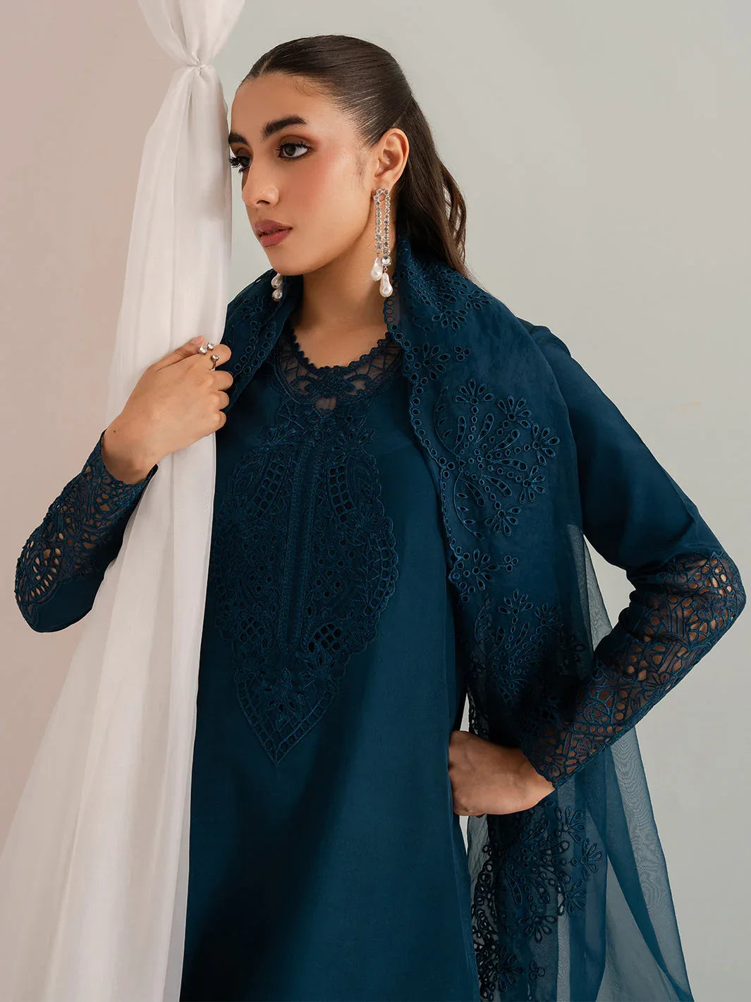 Izel | The Silk Chapter | Pebble - Rang-e-Khaas