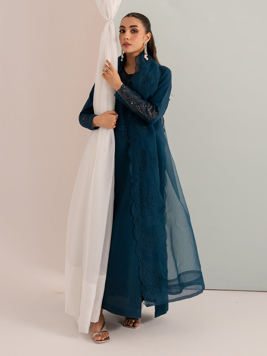 Izel | The Silk Chapter | Pebble