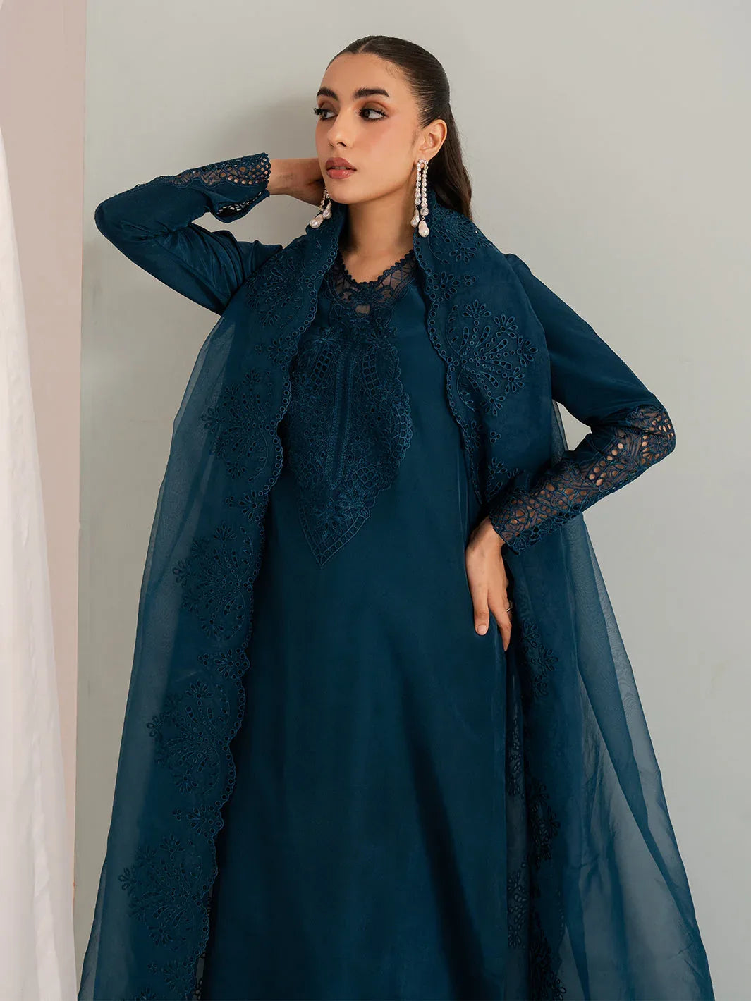 Izel | The Silk Chapter | Pebble - Rang-e-Khaas