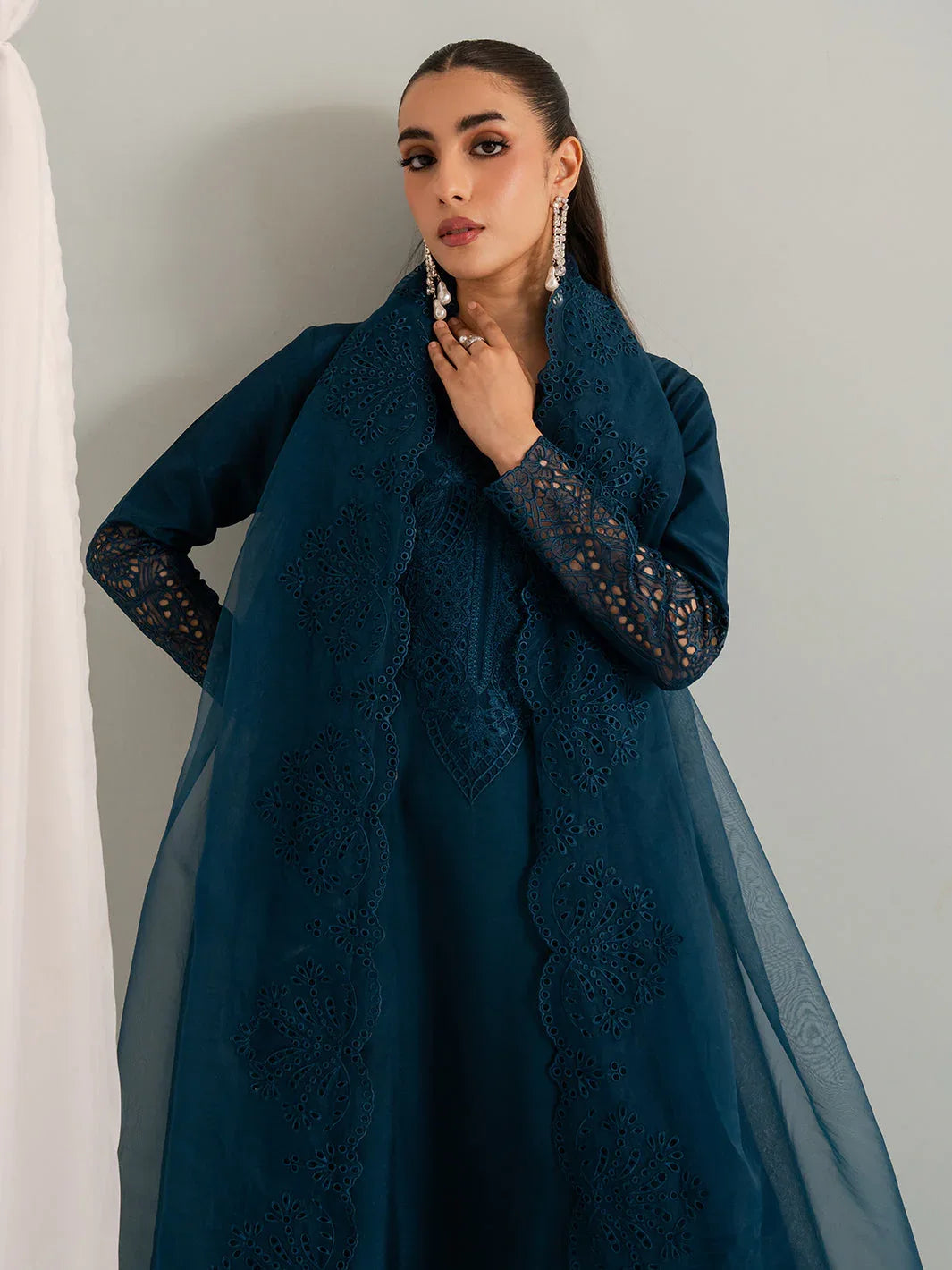 Izel | The Silk Chapter | Pebble - Rang-e-Khaas