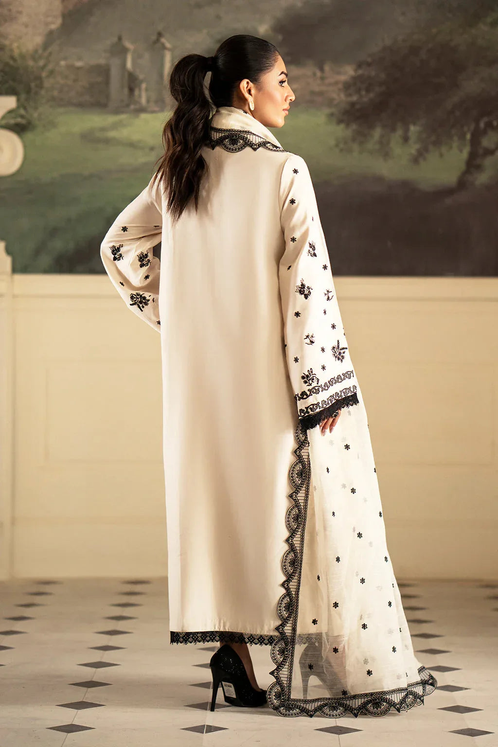 Saad Shaikh | Lumiere Winter |  D-05 Stellaire - Rang-e-Khaas