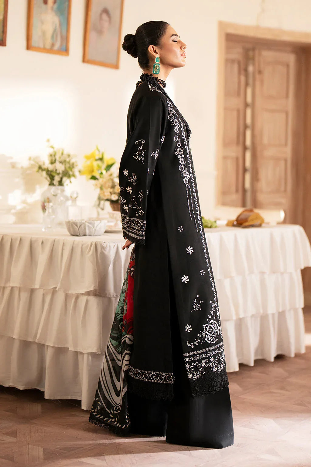 Saad Shaikh | Lumiere Winter |  D-06 Seina - Rang-e-Khaas