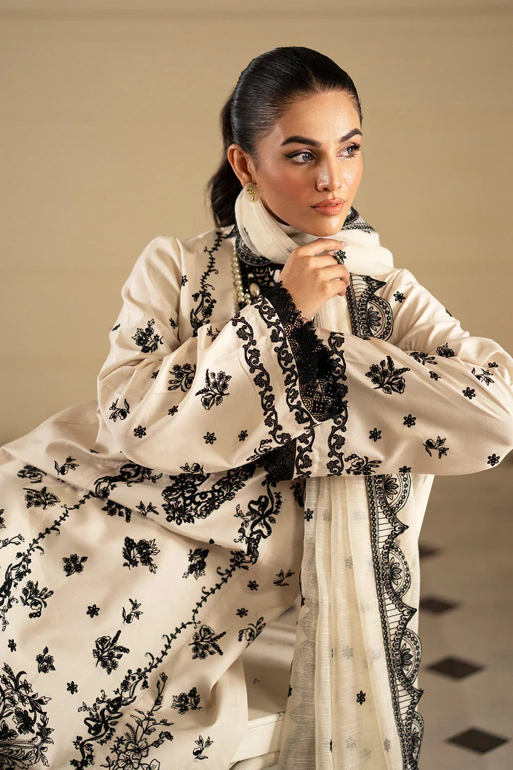 Saad Shaikh | Lumiere Winter |  D-05 Stellaire - Rang-e-Khaas