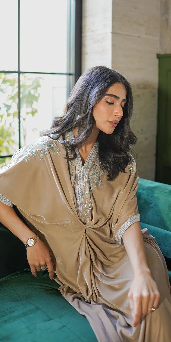 Erum Khan | Velvet Wisper | Champagne Charm - Rang-e-Khaas