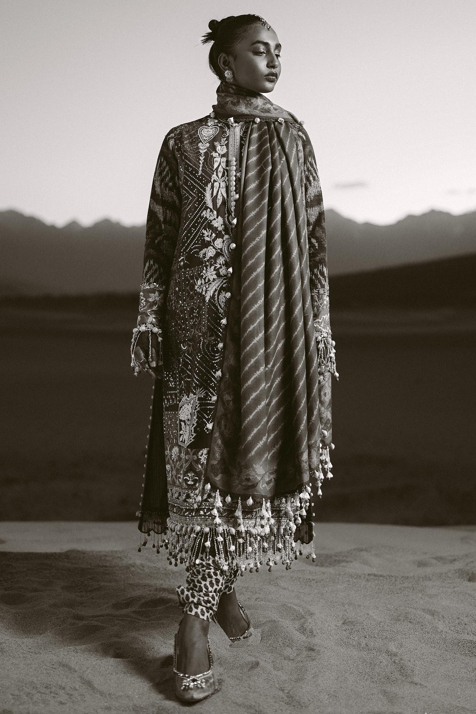 Sana Safinaz | Winter Shawl 24 | S241-007A-3CP - Rang-e-Khaas