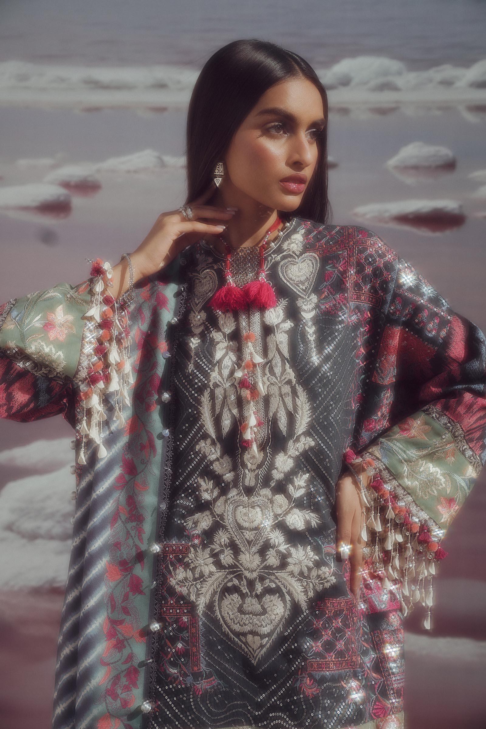 Sana Safinaz | Winter Shawl 24 | S241-007B-3CP - Rang-e-Khaas