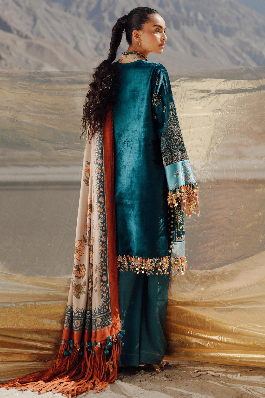 Sana Safinaz | Winter Shawl 24 | Velvet V241-003-3CP - Rang-e-Khaas