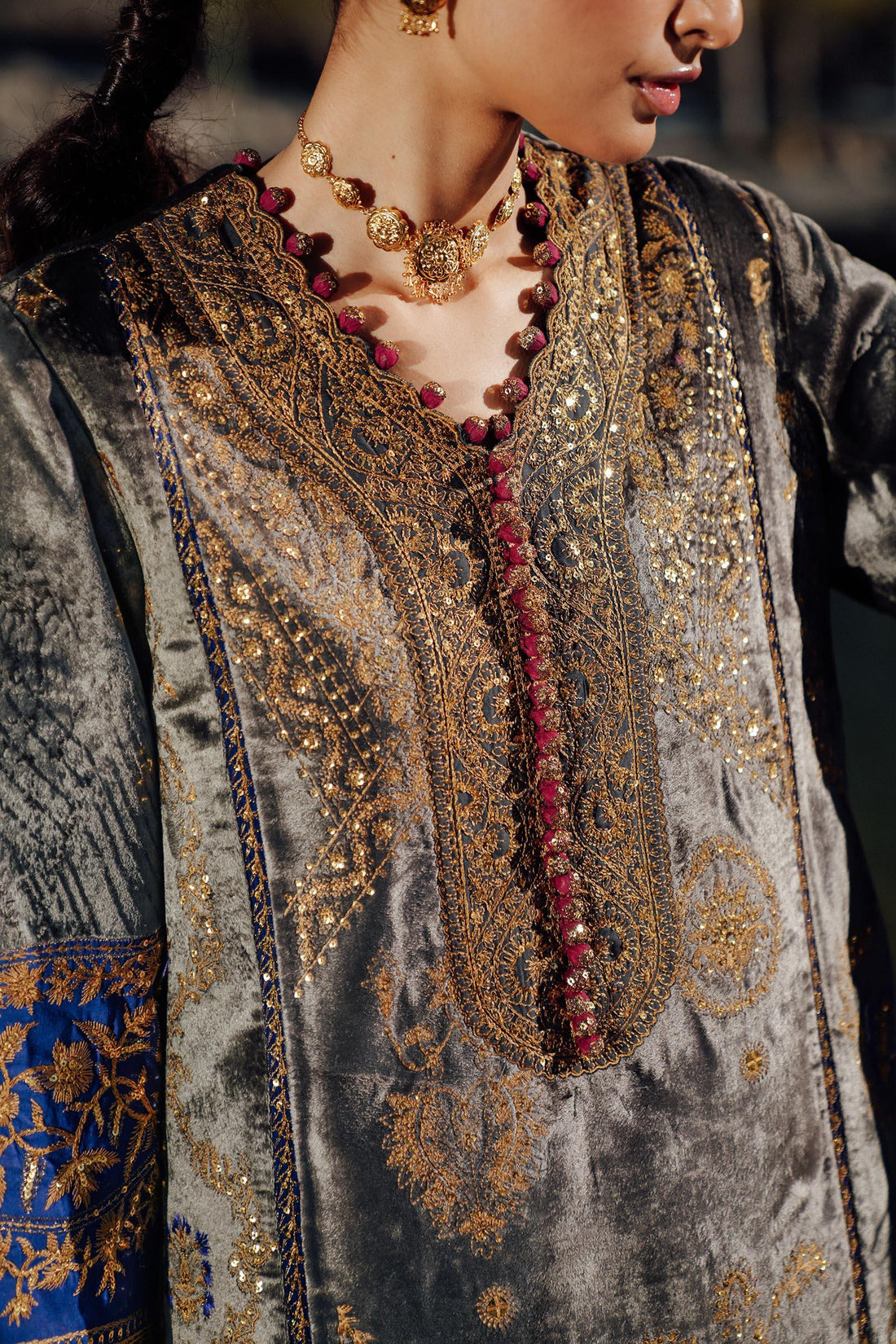 Sana Safinaz | Winter Shawl 24 | Velvet V241-004-3CP - Rang-e-Khaas
