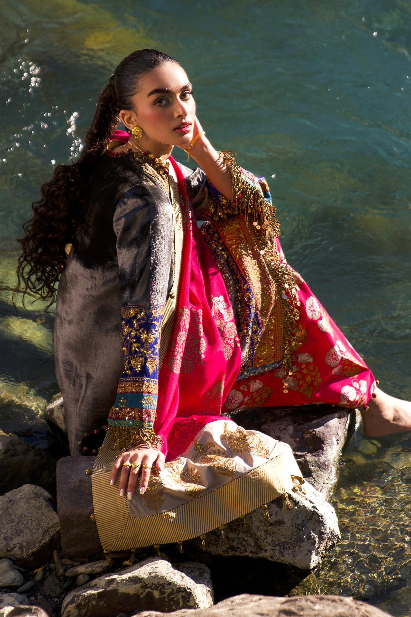 Sana Safinaz | Winter Shawl 24 | Velvet V241-004-3CP - Rang-e-Khaas