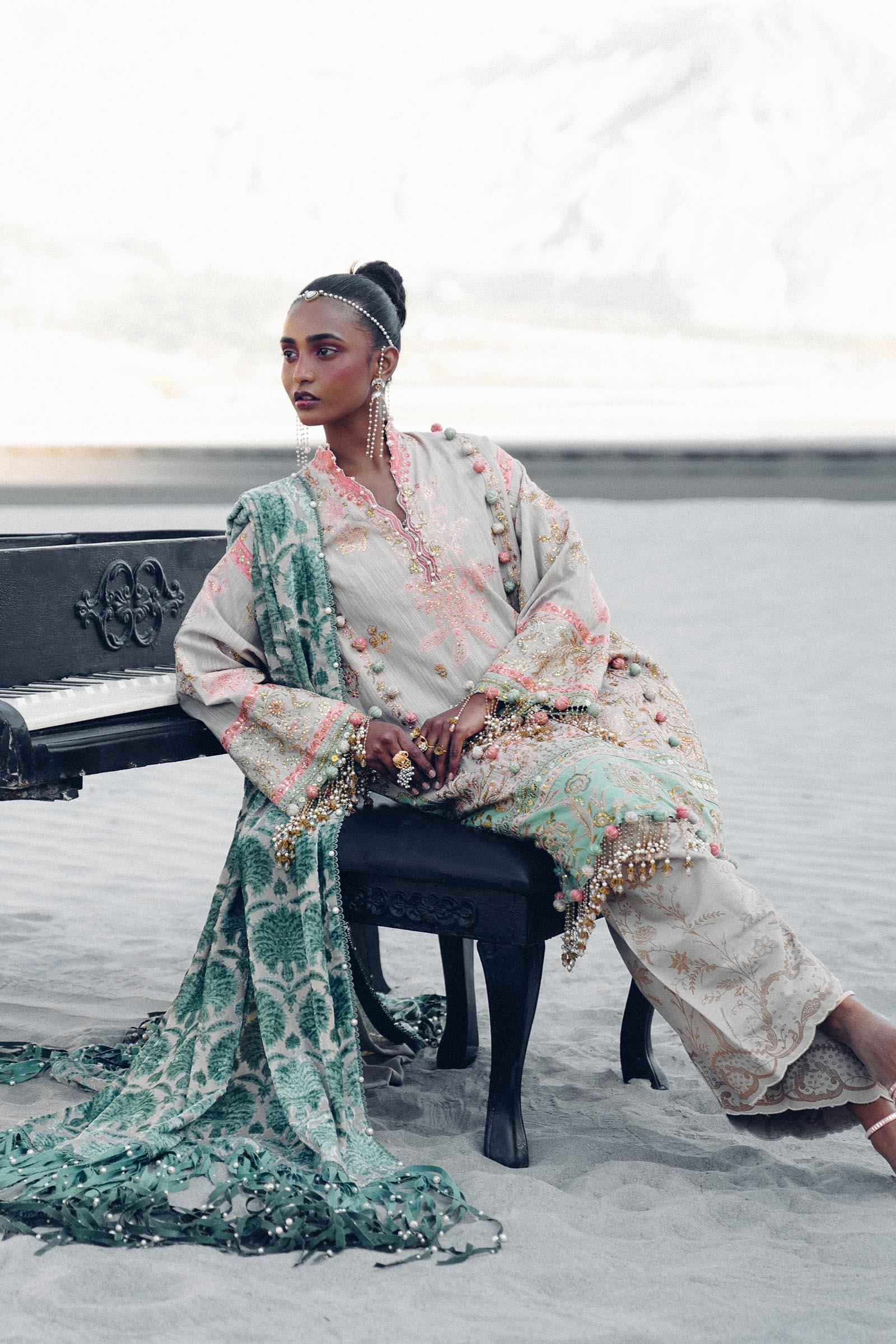 Sana Safinaz | Winter Shawl 24 | S241-001B-3CP - Rang-e-Khaas