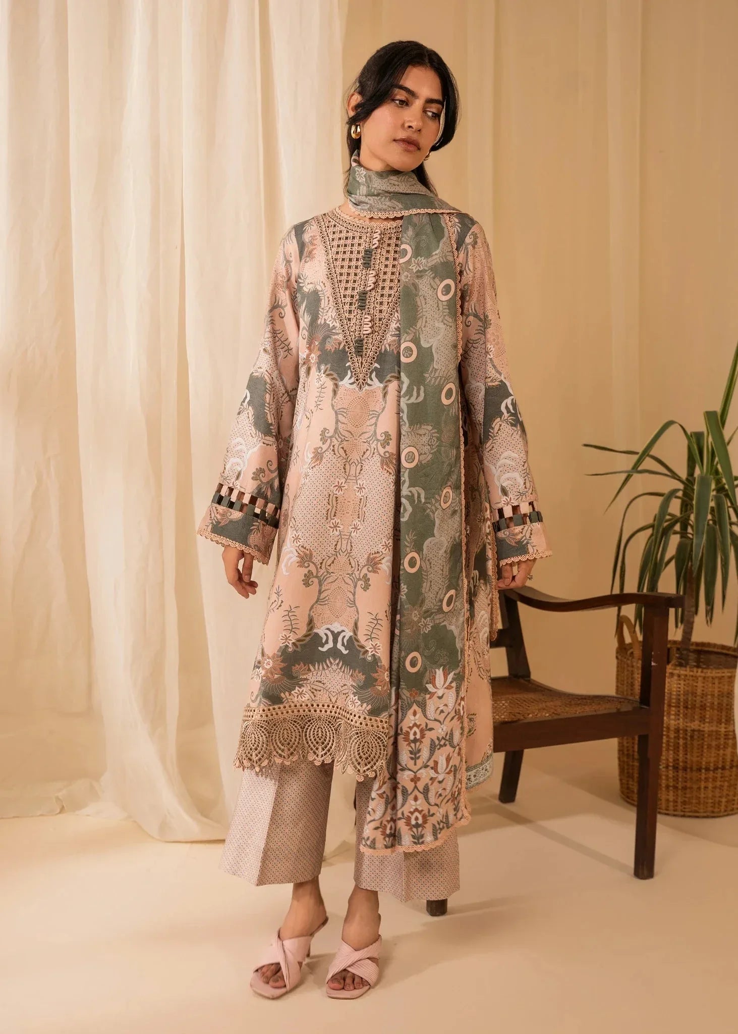 Nureh | Shades of Winter | ZARA (AZ-06) - Rang-e-Khaas