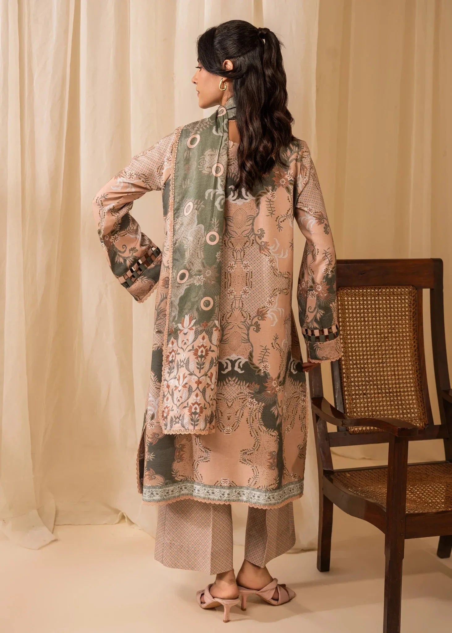 Nureh | Shades of Winter | ZARA (AZ-06) - Rang-e-Khaas