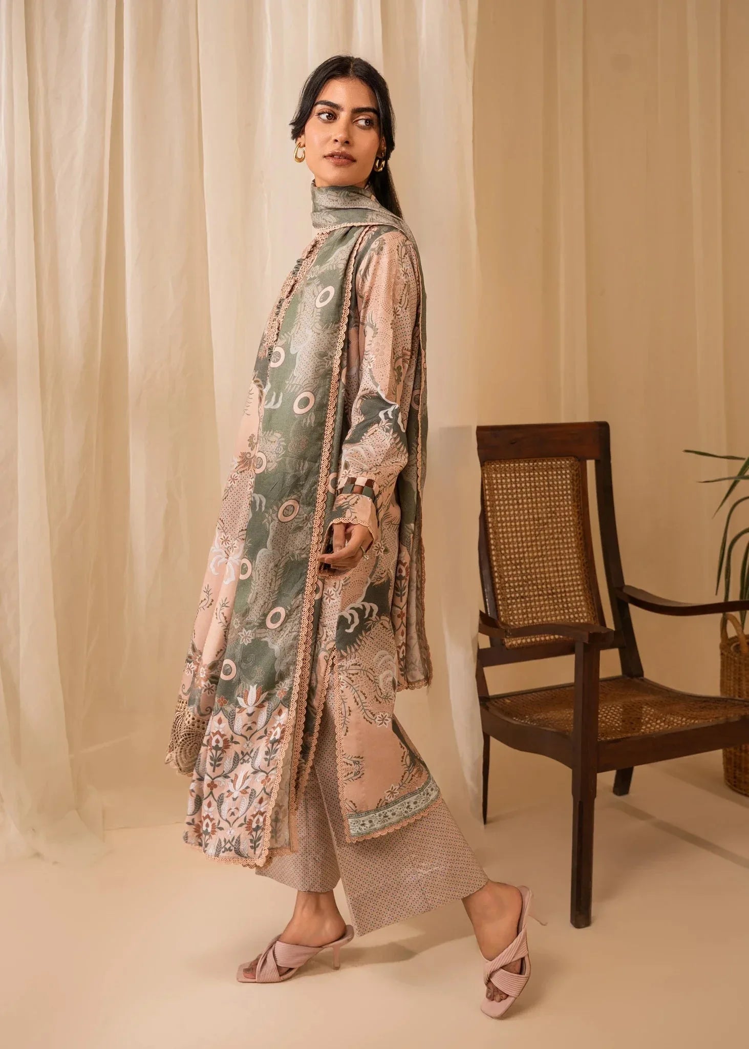 Nureh | Shades of Winter | ZARA (AZ-06) - Rang-e-Khaas
