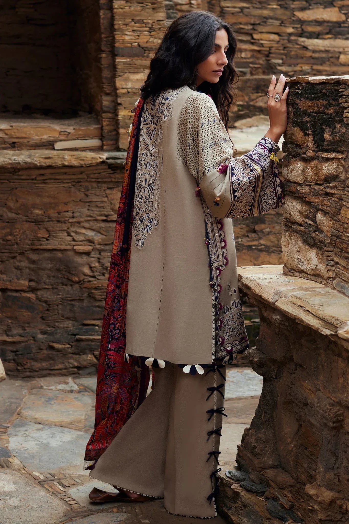 Elan | Winter Collection 24 | ARSIA (EW24-02) - Rang-e-Khaas