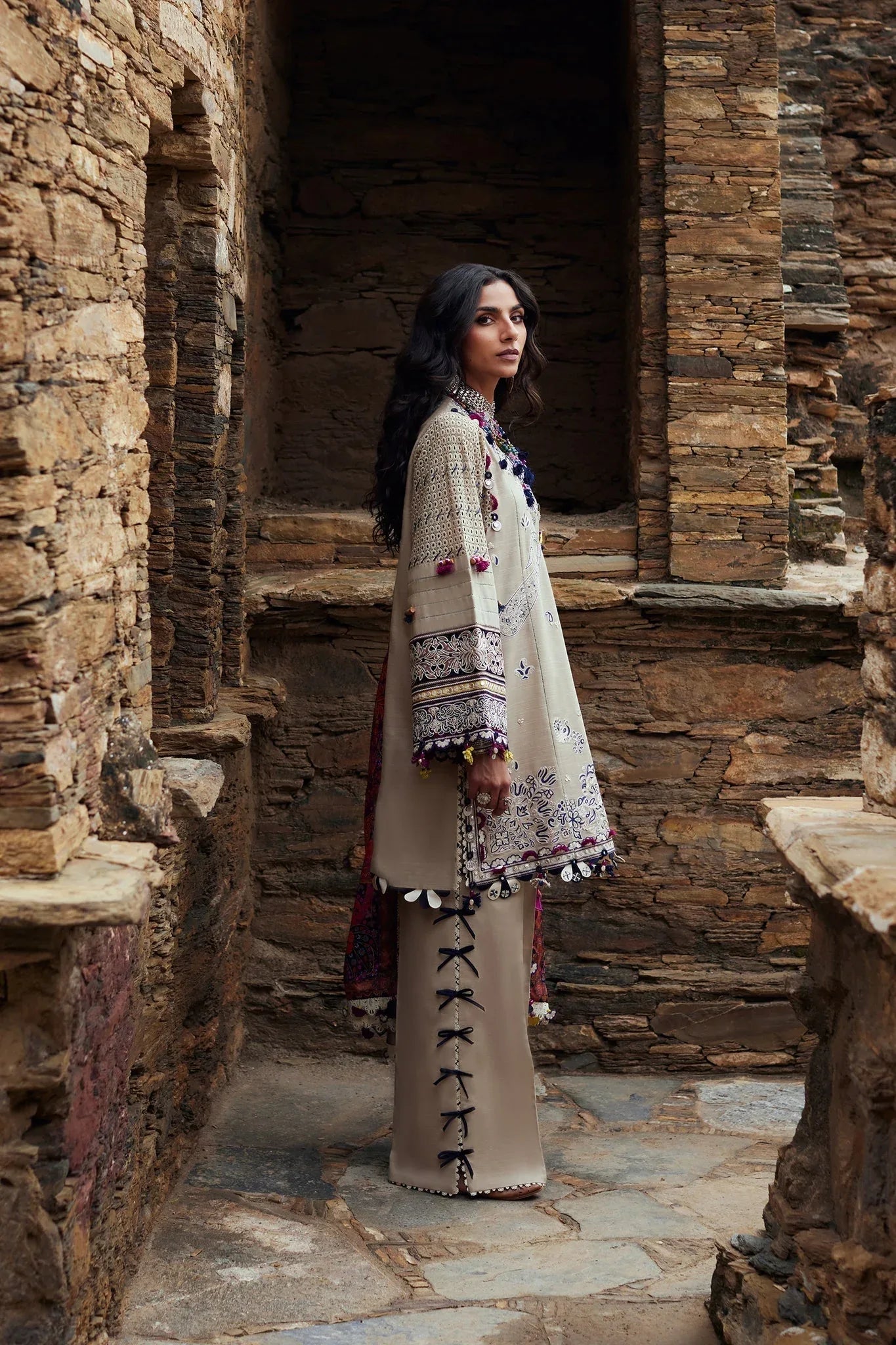 Elan | Winter Collection 24 | ARSIA (EW24-02) - Rang-e-Khaas