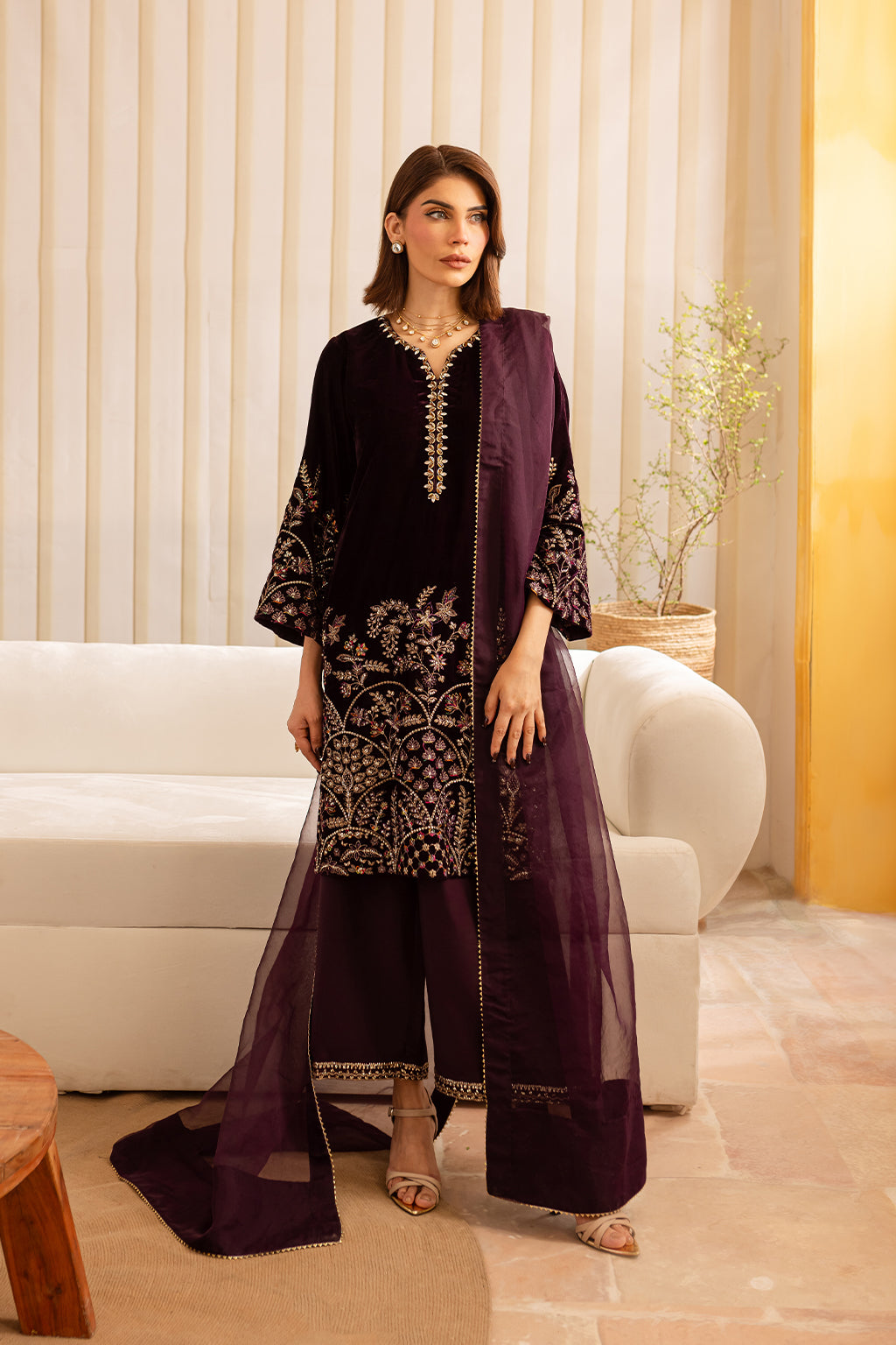 Vanya | Velvet Formals 24 |  KV-52 - Rang-e-Khaas