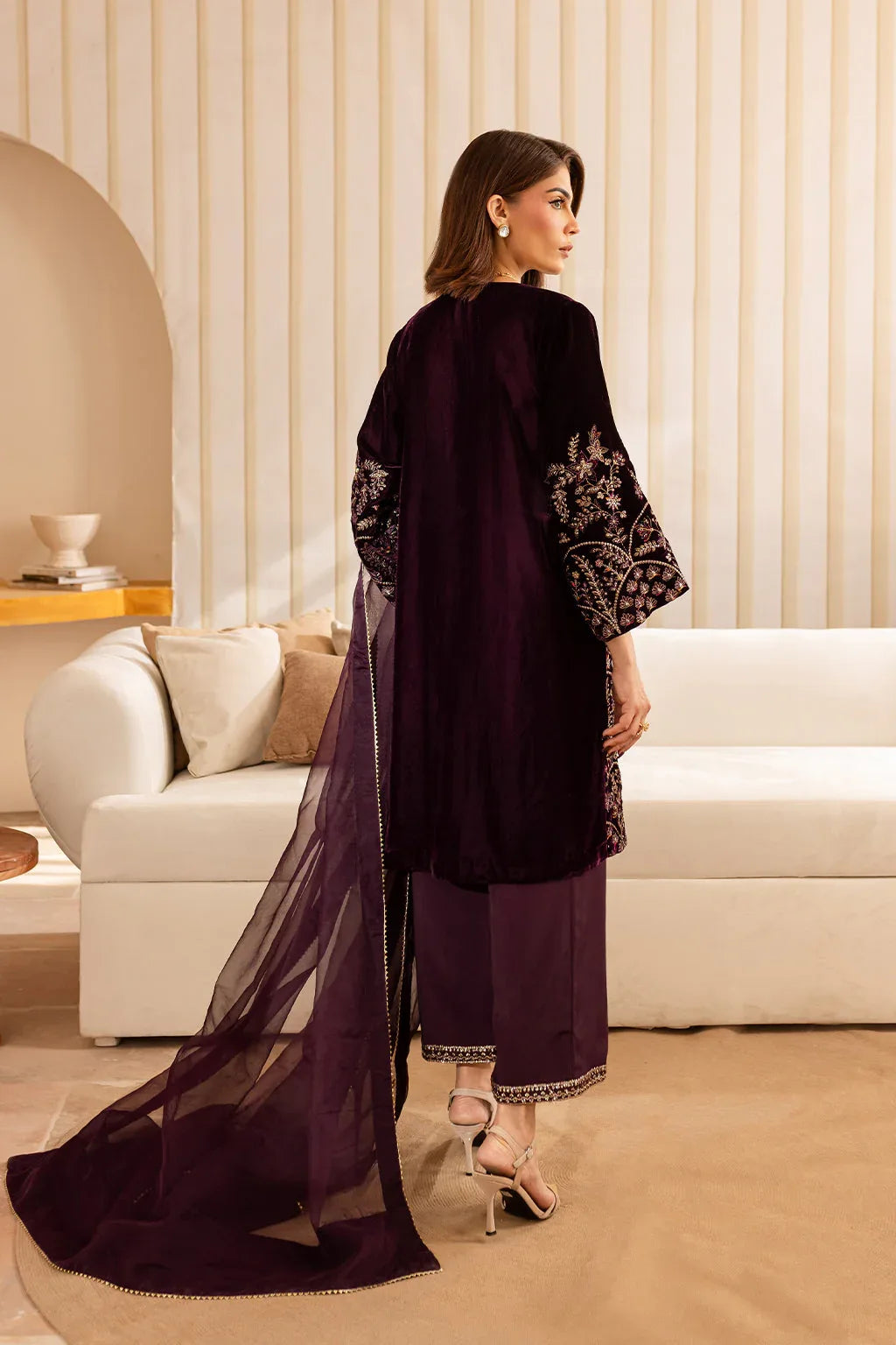 Vanya | Velvet Formals 24 |  KV-52 - Rang-e-Khaas