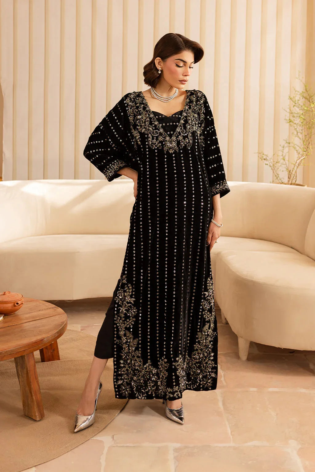 Vanya | Velvet Formals 24 |  KV-53 - Rang-e-Khaas