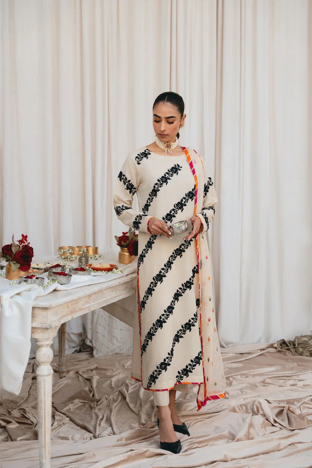 Vintage | Eid Edit 24 | Izna - Rang-e-Khaas