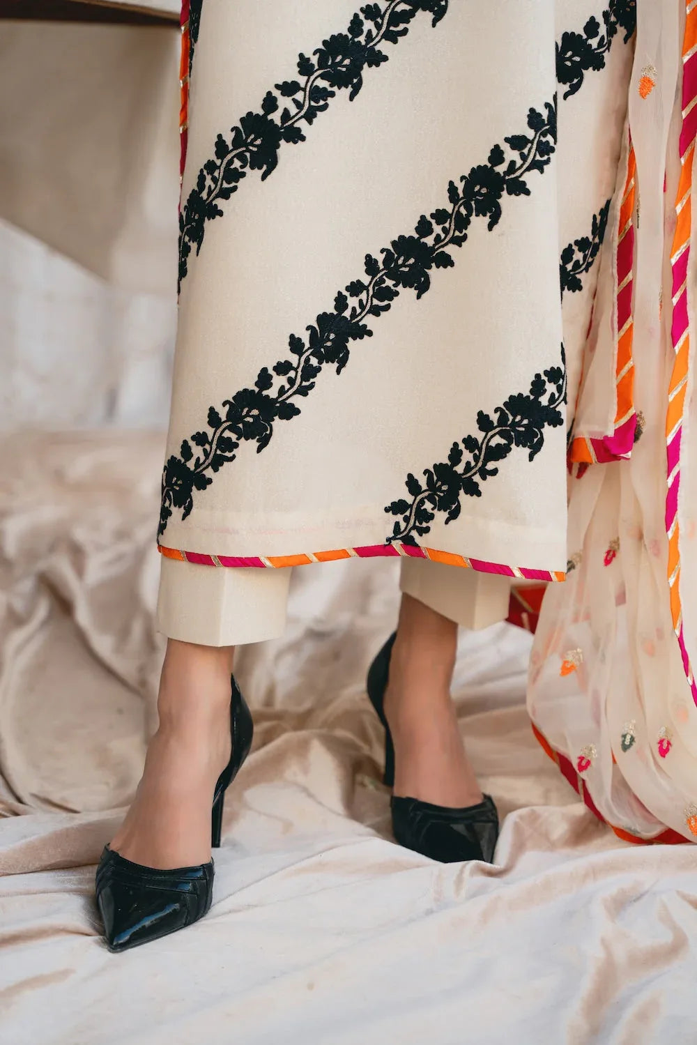 Vintage | Eid Edit 24 | Izna - Rang-e-Khaas