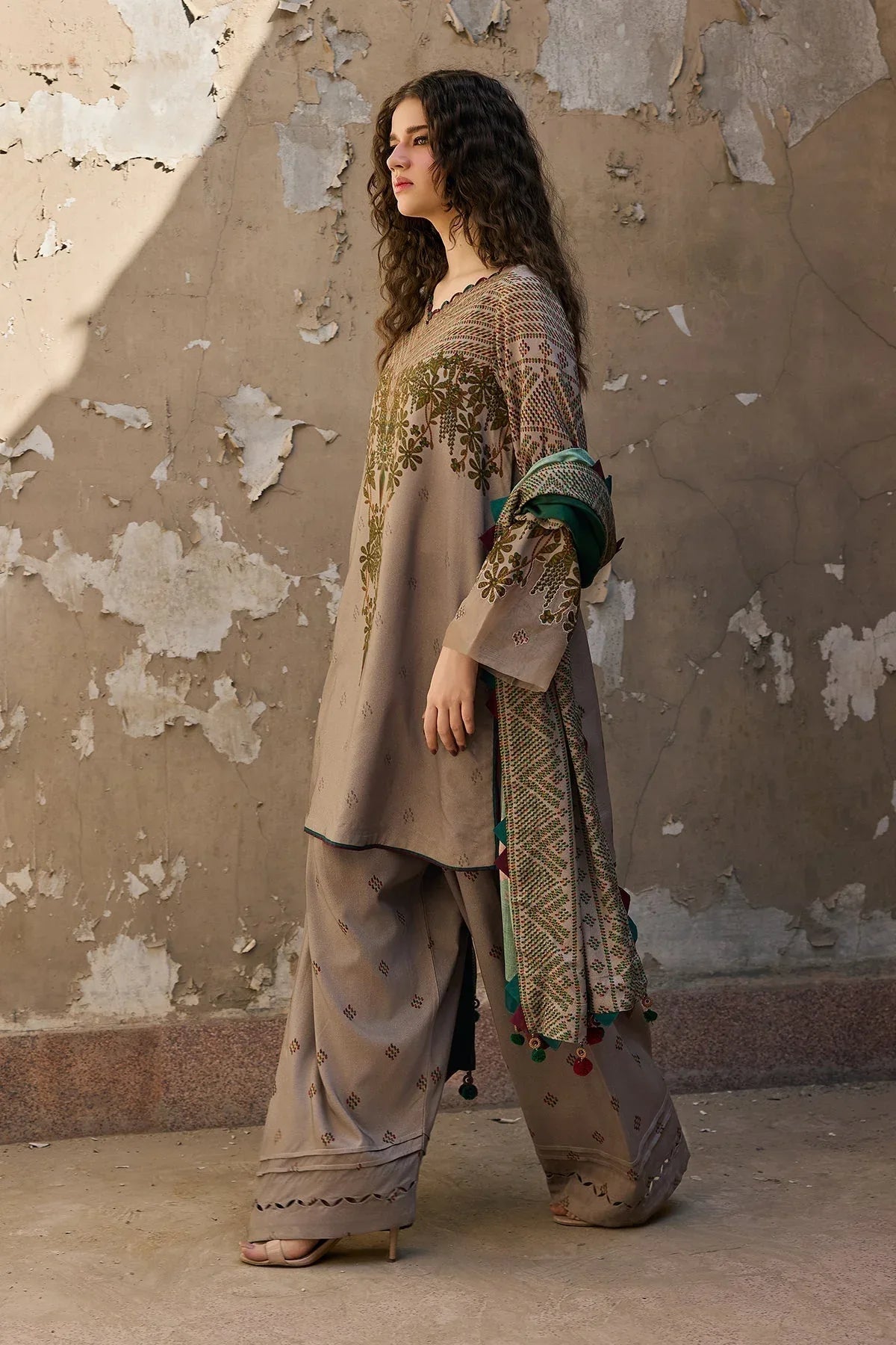 Charizma | C Prints Winter 25 | CPW5-19 - Rang-e-Khaas
