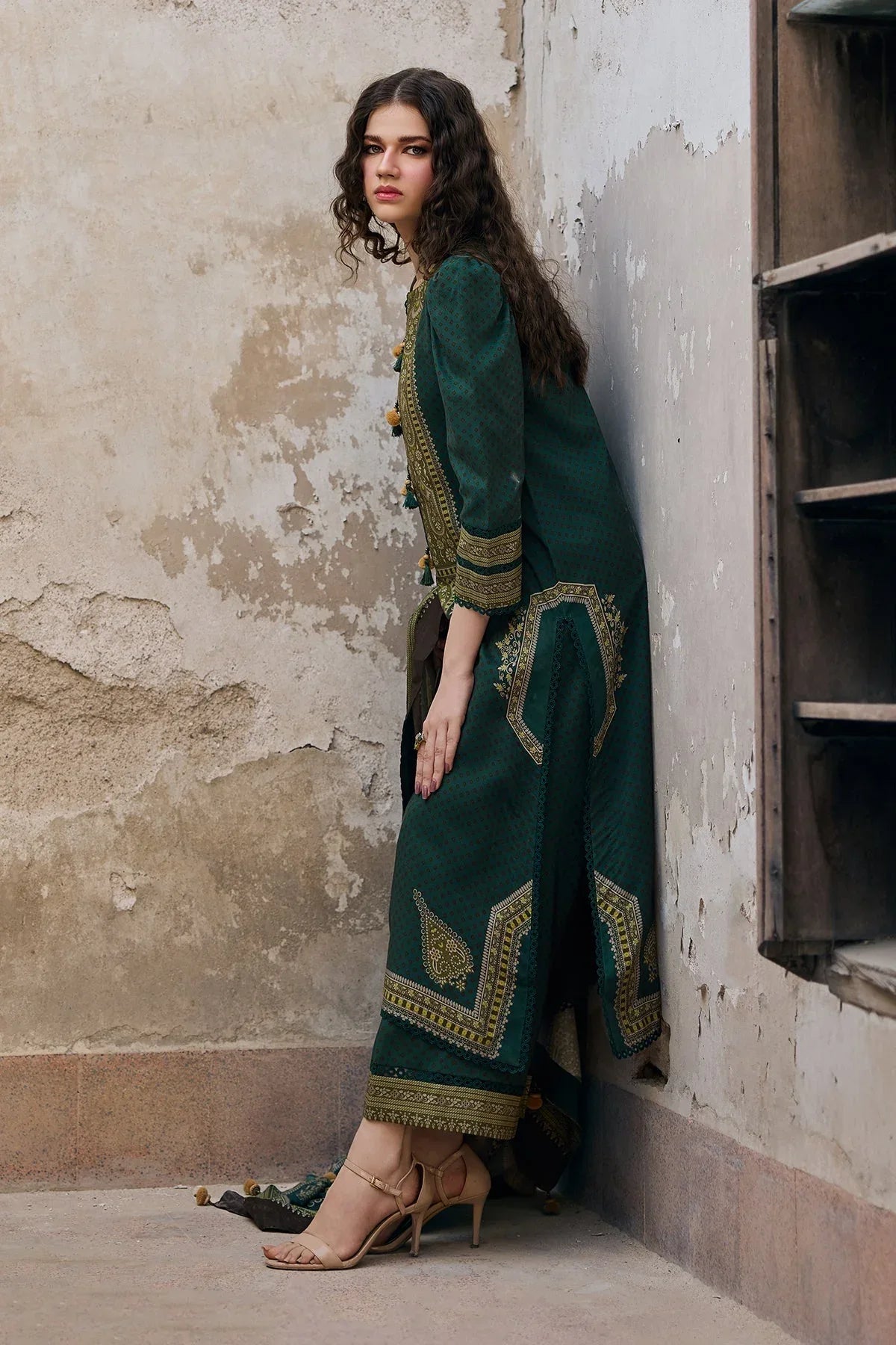 Charizma | C Prints Winter 25 | CPW5-24 - Rang-e-Khaas