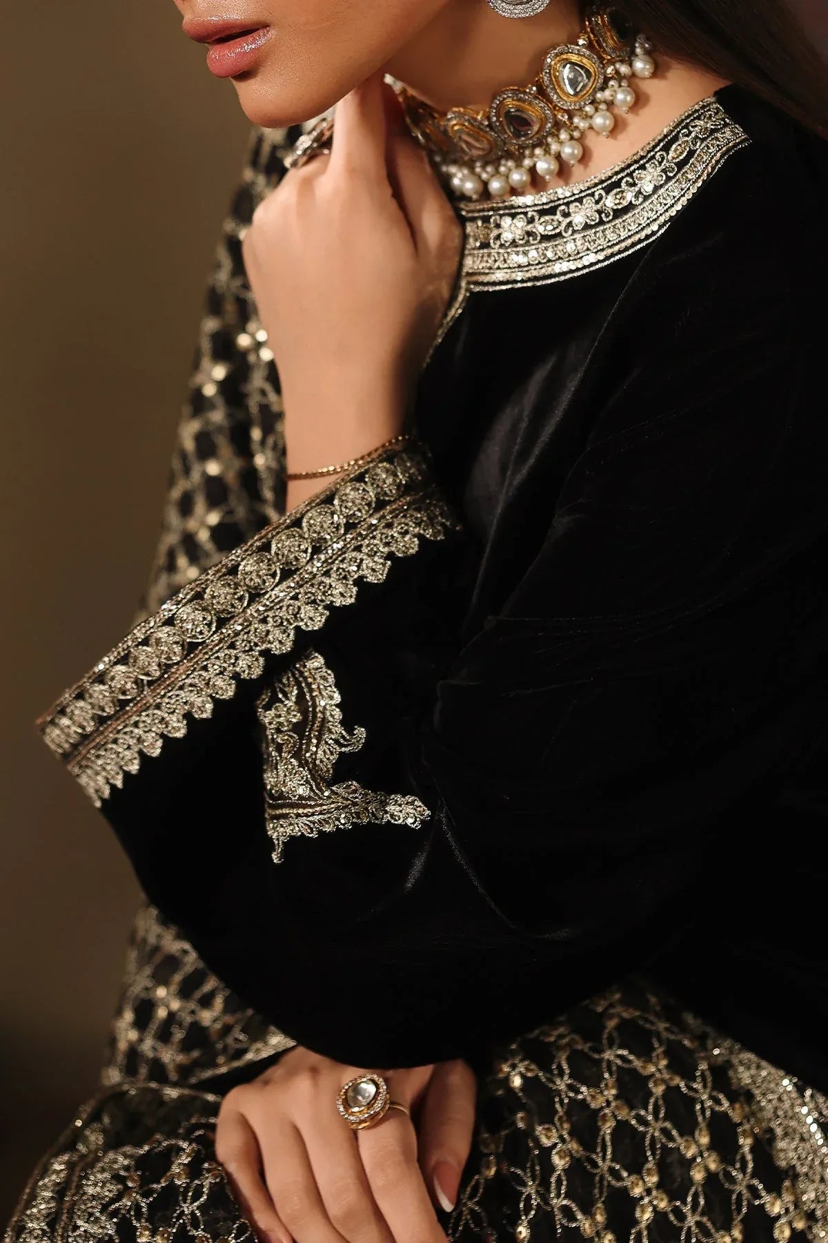 Charizma | Zeel Velvet 25 |  VVT-5-03 - Rang-e-Khaas