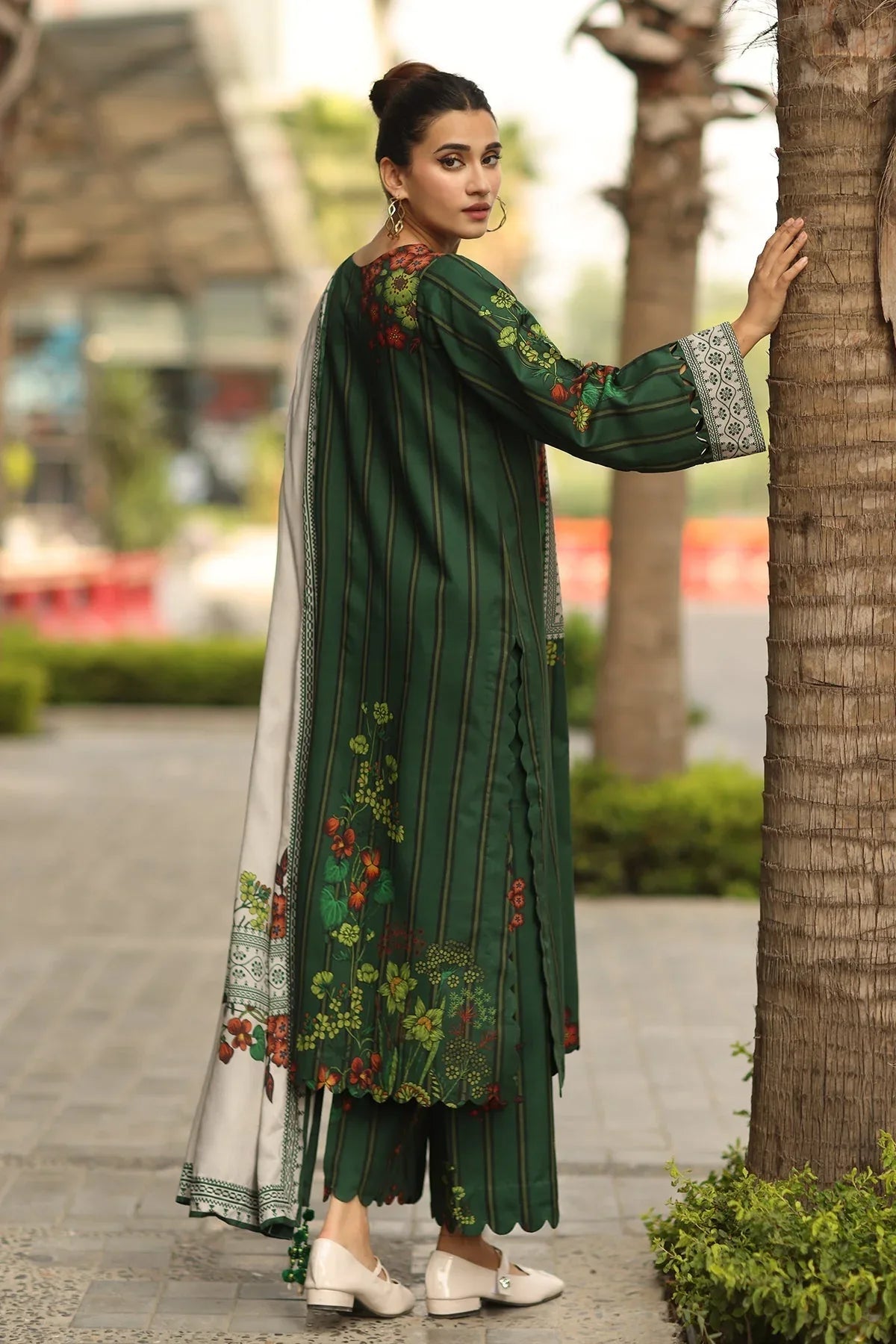 Charizma | C Prints Winter 25 | CPW5-26 - Rang-e-Khaas